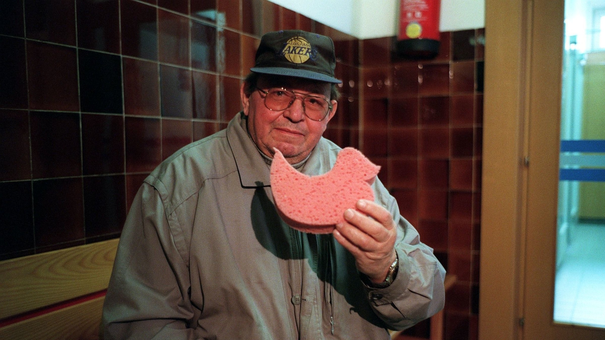 "Im Bad": Herr Johann besucht 1x in der Woche mit seiner Ente das Tröpferlbad.