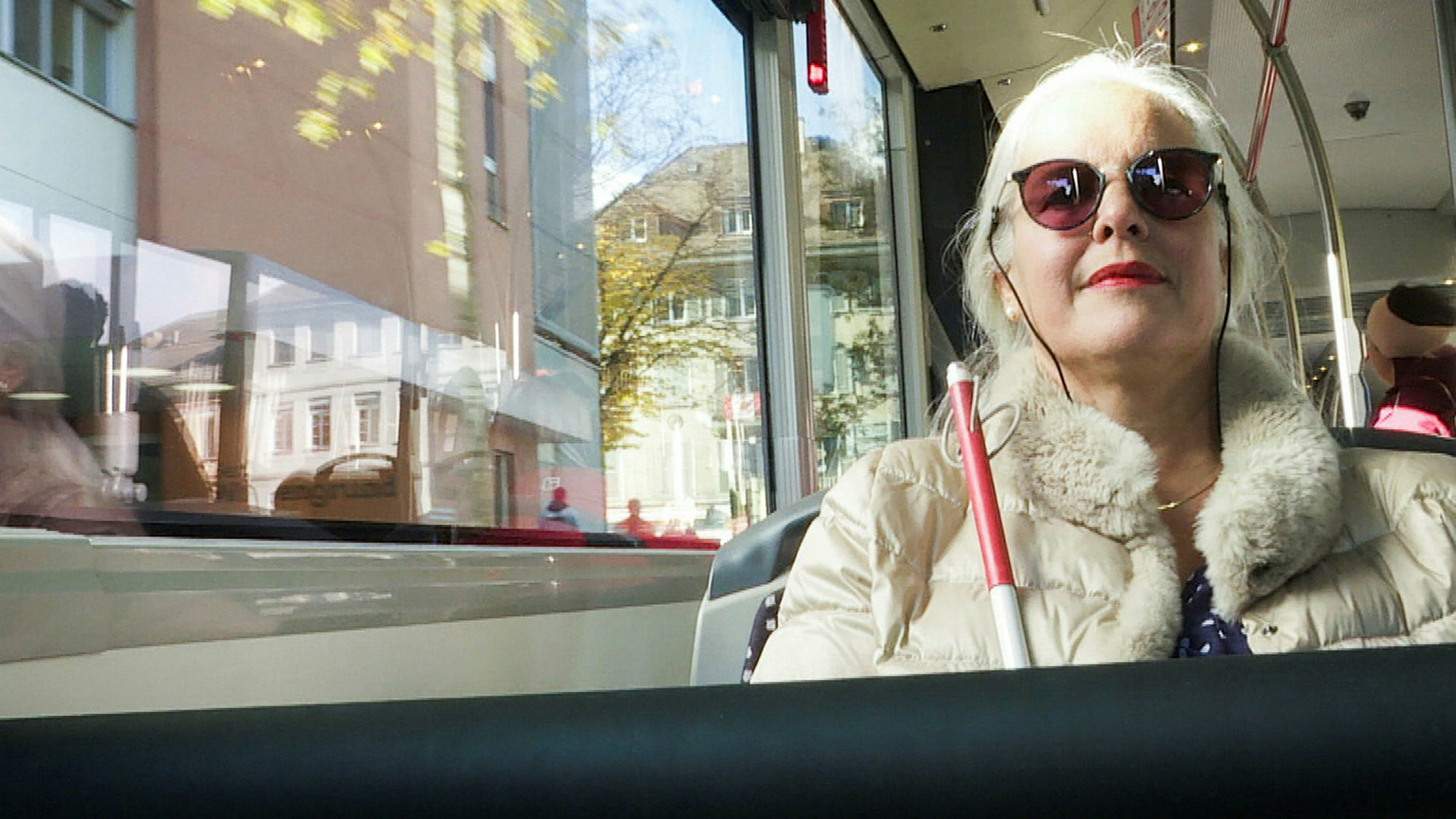 "Andrea Schläfli – Plötzlich ohne Augenlicht": Andrea Schläfli. Ihr Leben sei ein Memoryspiel aus Auswendiggelerntem und Erinnerungen.