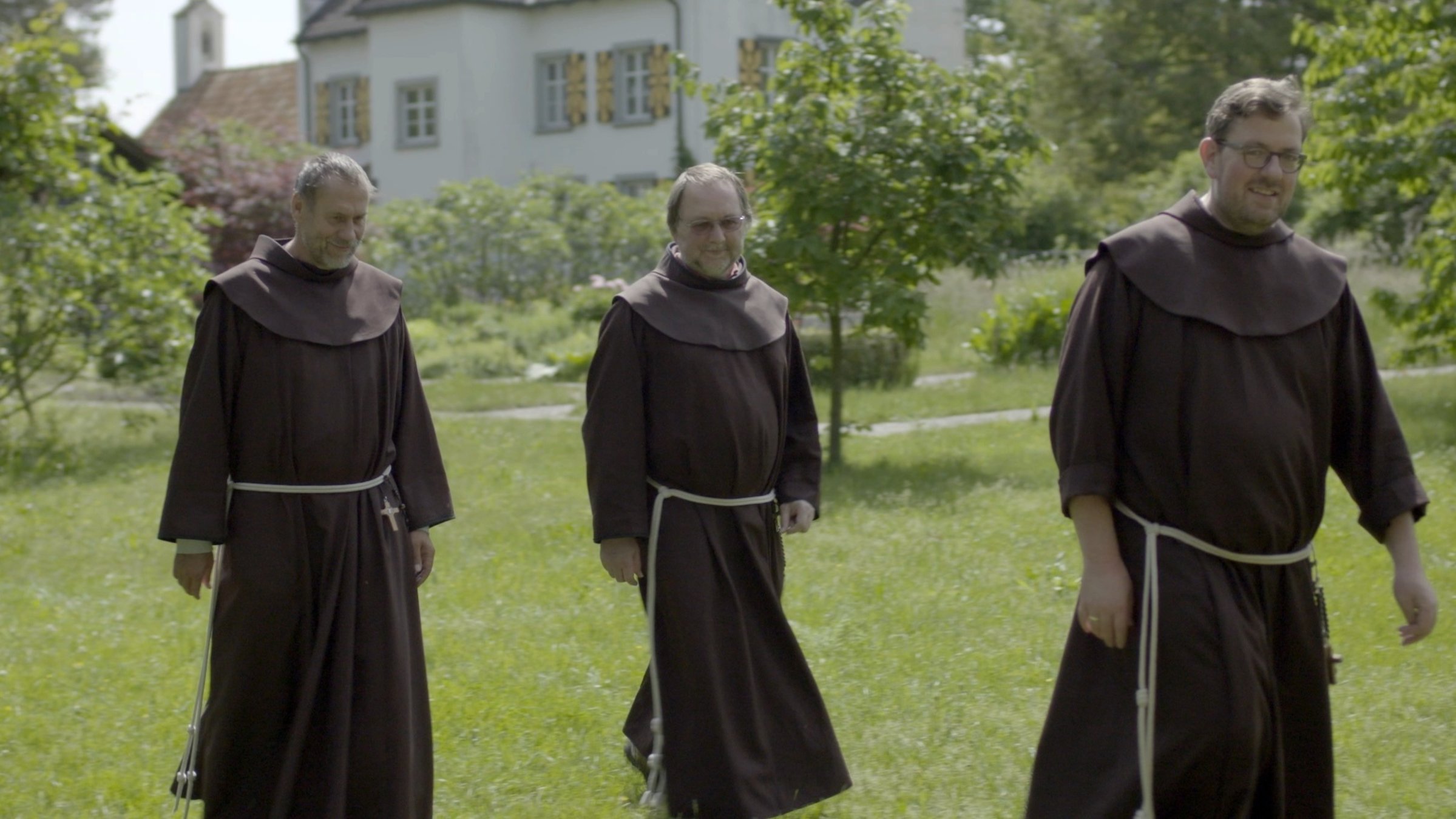 "Inseln der Schweiz: Werd, Himmelreich im Rhein" - Bruder Leonhard, Bruder Hans und Bruder Christoph Maria stellen 50% aller Inselbewohner.