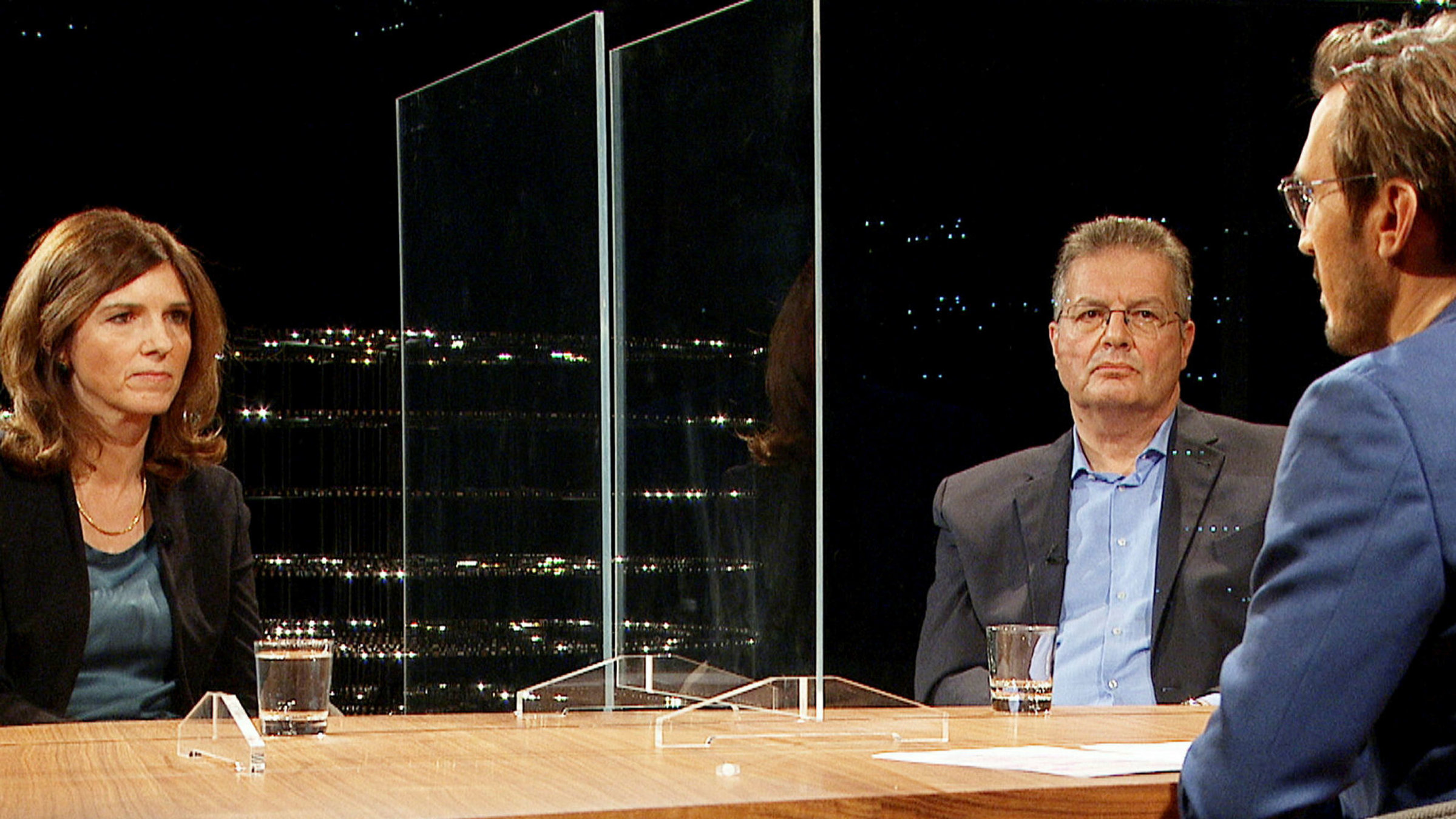 "Impfen gegen Corona – Freiheit oder Pflicht?": Andrea Büchler, Peter Schaber und Moderator Yves Bossart