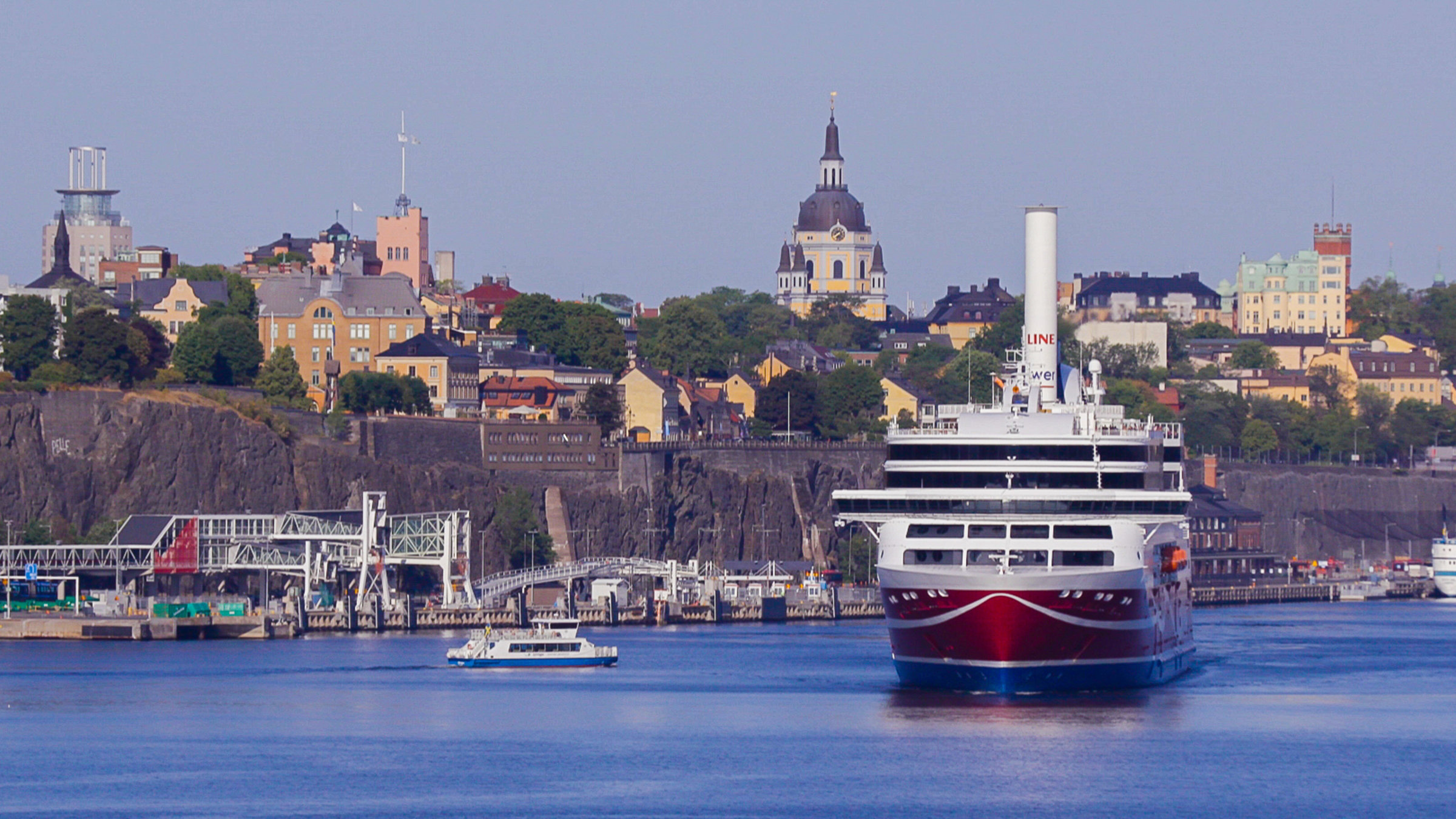 "Kreuzfahrt in die Ostsee - Schweden": Kreuzfahrtschiff im Hafen von Stockholm