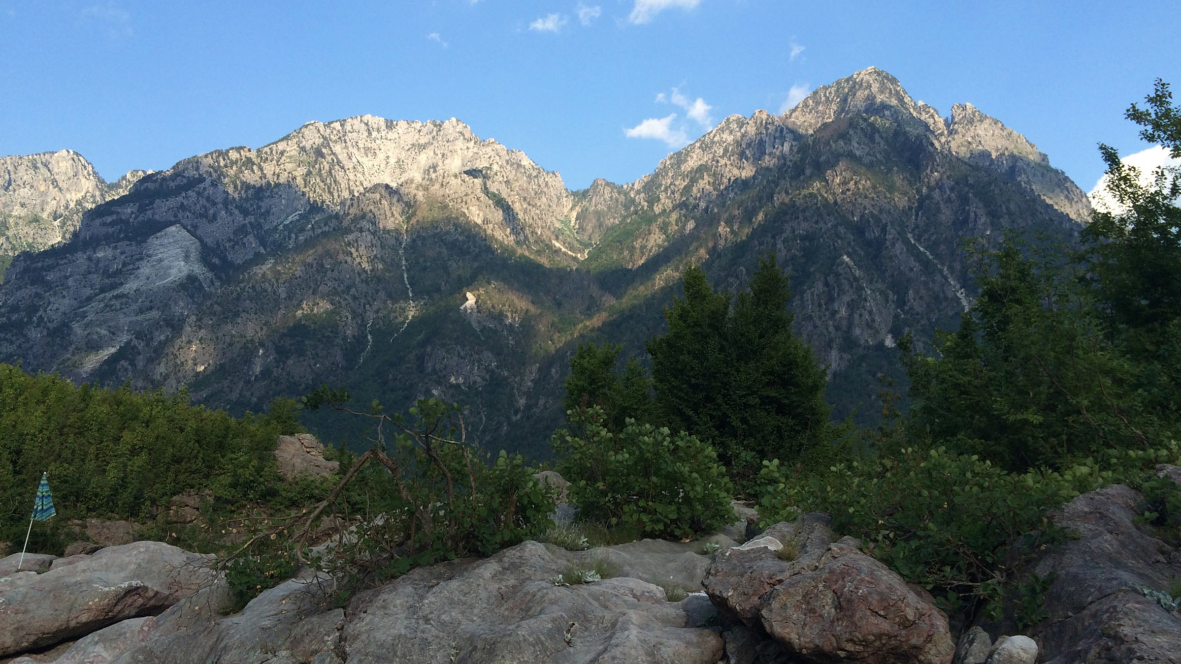 "Zauberhaftes Albanien: Der Norden - Von den Bergen in die Hauptstadt":  Berge im Norden Albaniens.