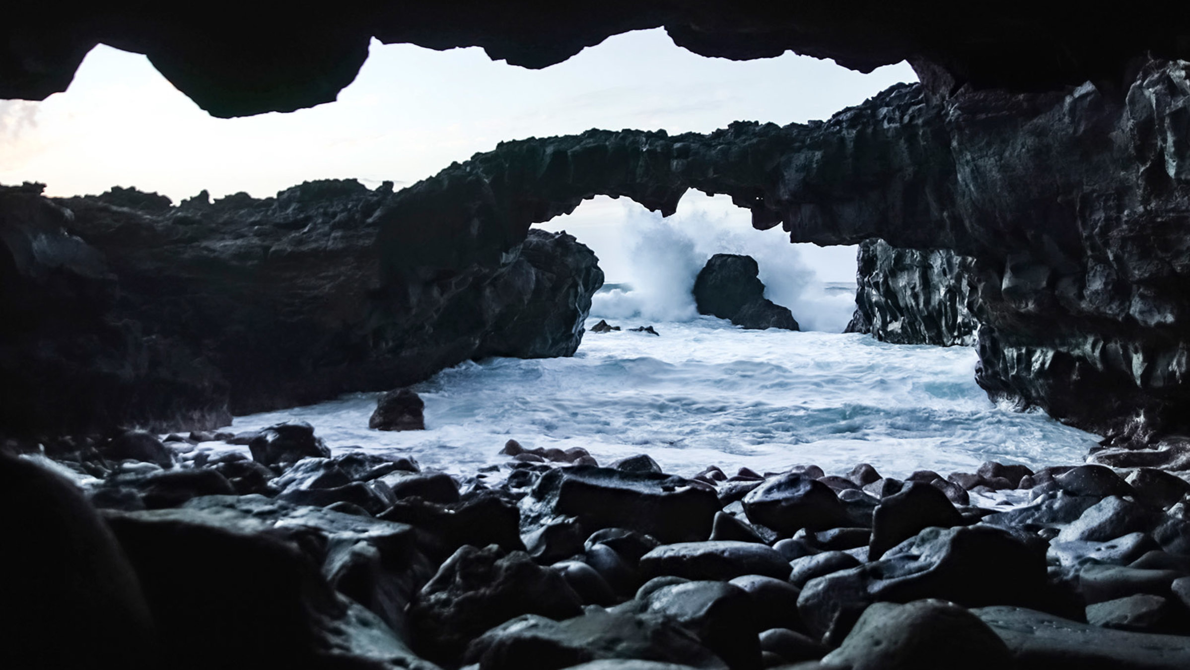 "Aus dem Feuer geboren: Die Kanaren - La Gomera und El Hierro - Ein Land vor unserer Zeit": Lavabrücken auf El Hierro zeugen von der vulkanischen Aktivität auf der Insel.