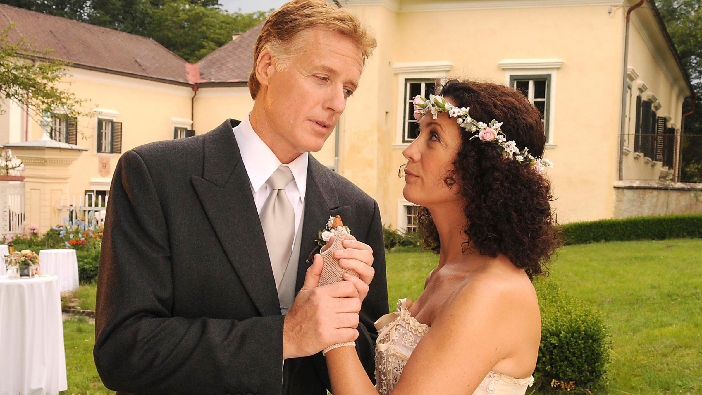 "Lilly Schönauer: Heimkehr ins Glück" - Richard von Breitenbrunn (Albert Fortell) und Katja Narholz (Barbara Wussow).