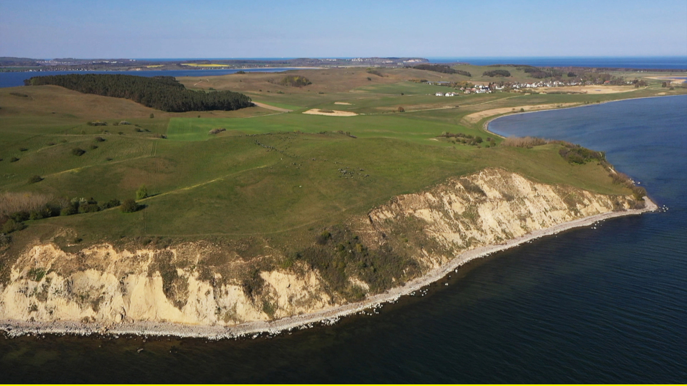 "Die Nordreportage: Das Mönchgut - Rügens raues Paradies": „Zickerschen Alpen“, wie die Urlauber auch manchmal sagen.