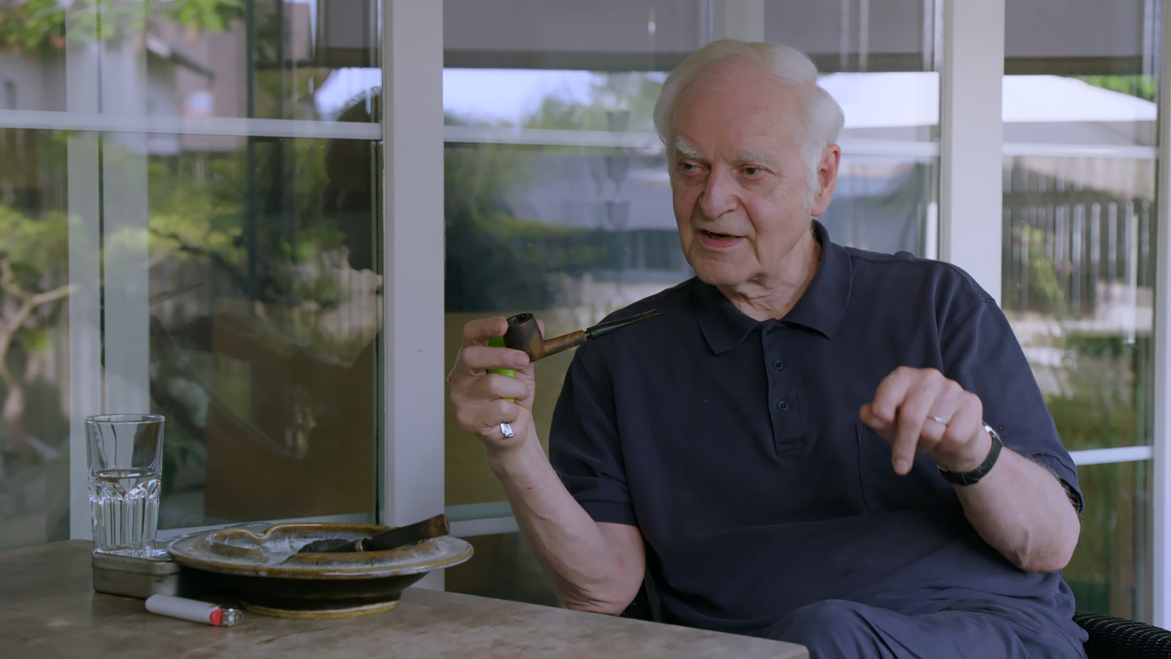 "Adolf Muschg – der Andere" Adolf Muschg in der Veranda seines Hauses in Männedorf am Zürichsee.