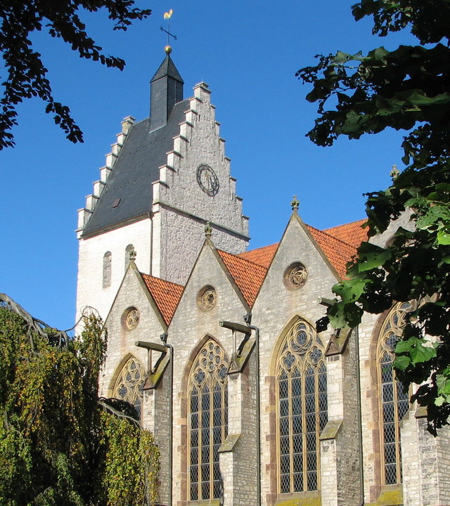 "Katholischer Gottesdienst - Hauptsache gesund?": Außenansicht der Pfarrkirche Mariae Geburt in Bad Laer.
