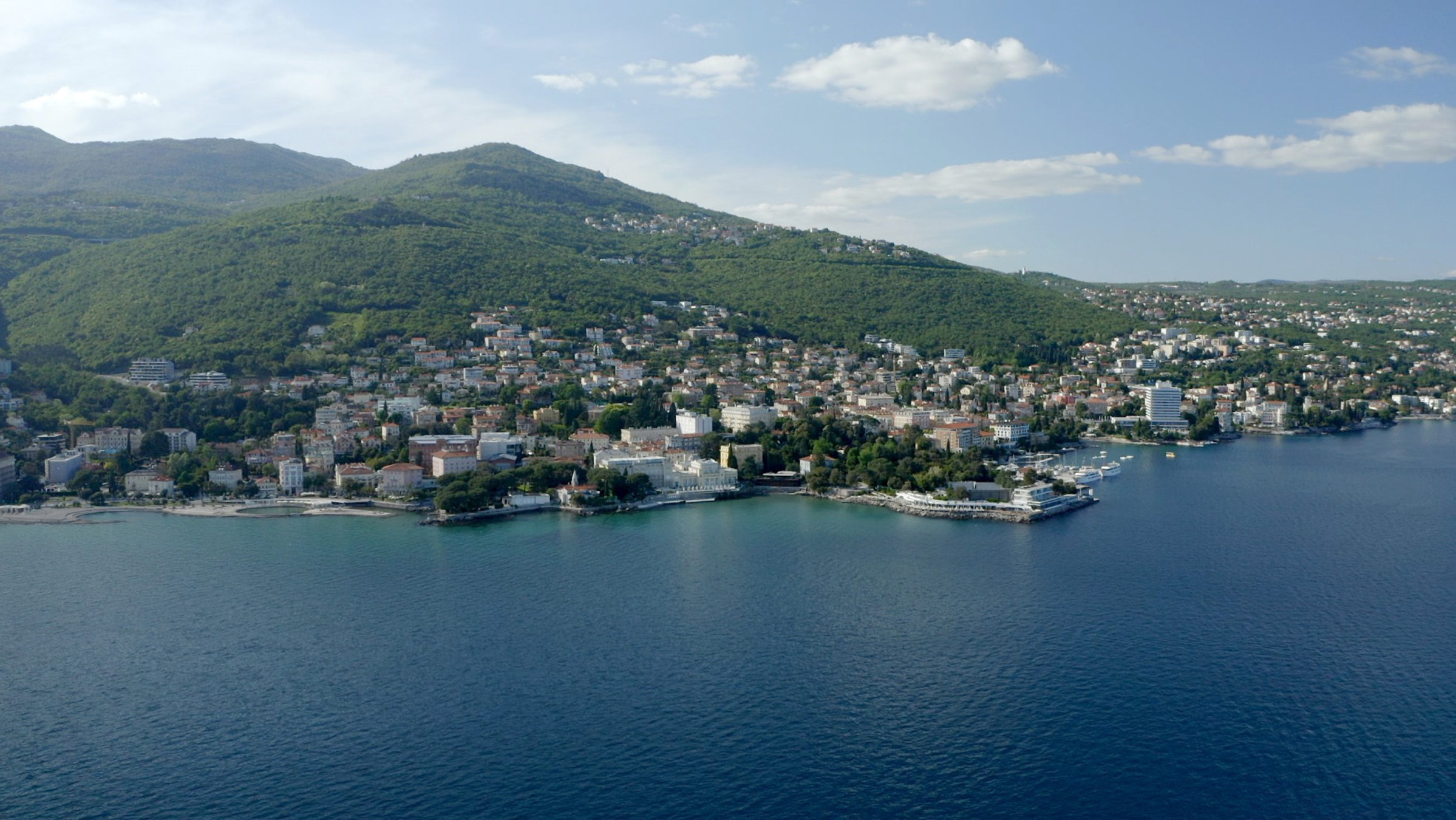 "K. u. k. Istrien in der Kvarner Bucht - Opatija": Drohnenaufnahme: Opatija.