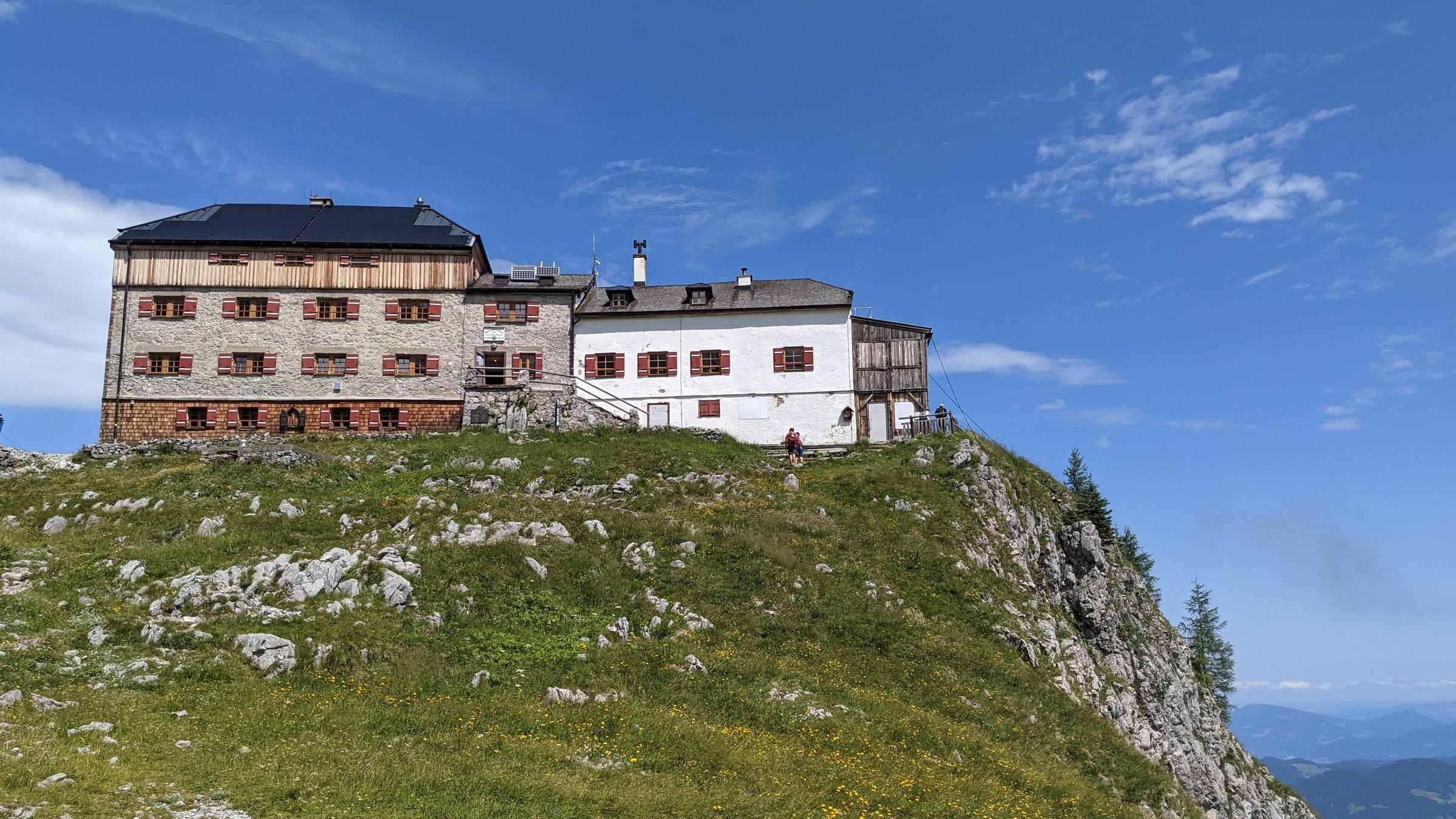 "plan b: Lebendige Alpen - Die Sehnsucht nach mehr Natürlichkeit": Blick auf das Watzmannhaus im Berchtesgadener Land.