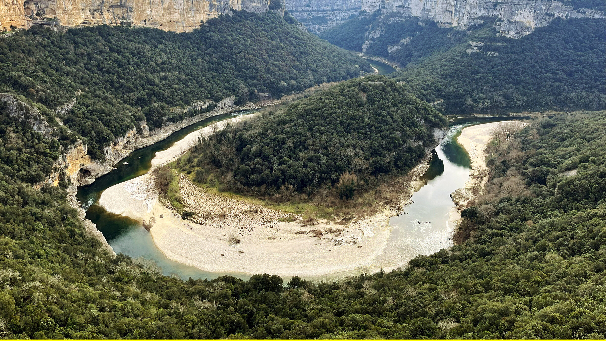 "Die Ardèche": Der „Cirque de la Madeleine“, die berühmteste Flussschleife der Ardèche.