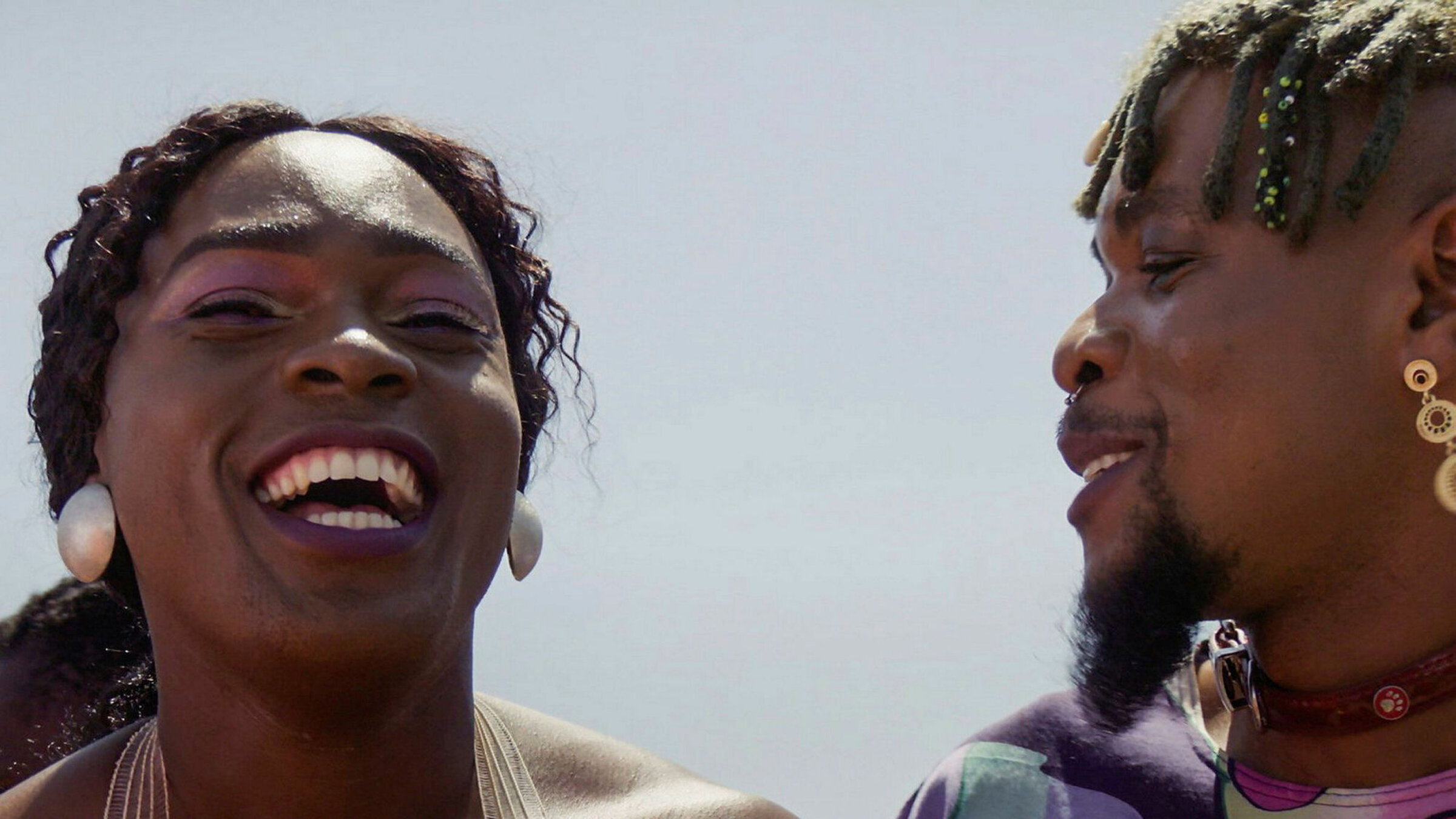 "Queer in Afrika – Das Leben von LGBTQ-Menschen zwischen Todesstrafe und grosser Freiheit": Protagonist Mukasa an der Pride in Südafrika