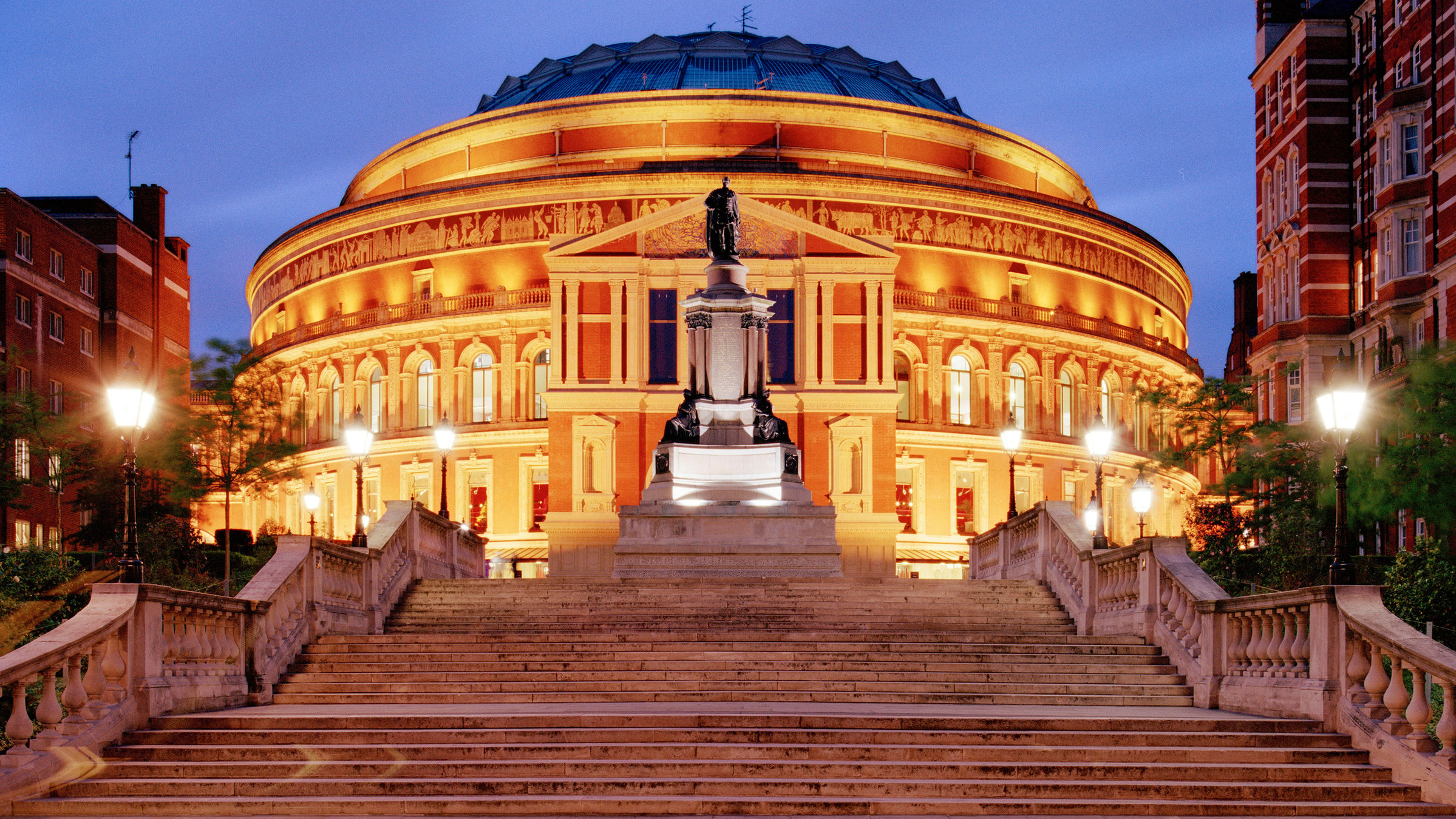 "Last Night of the Proms 2021": Klassik-Fans in aller Welt fiebern ihr entgegen: der „Last Night of the Proms“. In der Royal Albert Hall werden Fahnen geschwungen, vielerorts wird lauthals mitgesungen.