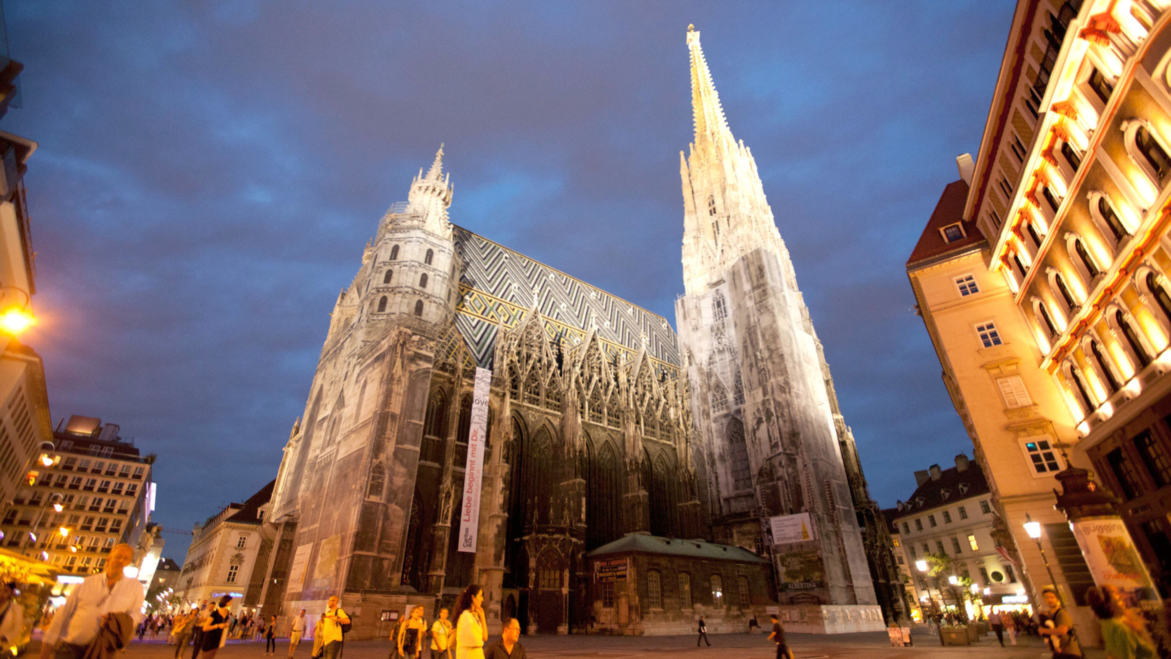 "Der steinerne Zeuge" - Wiener Stephansdom in der Dämmerung.