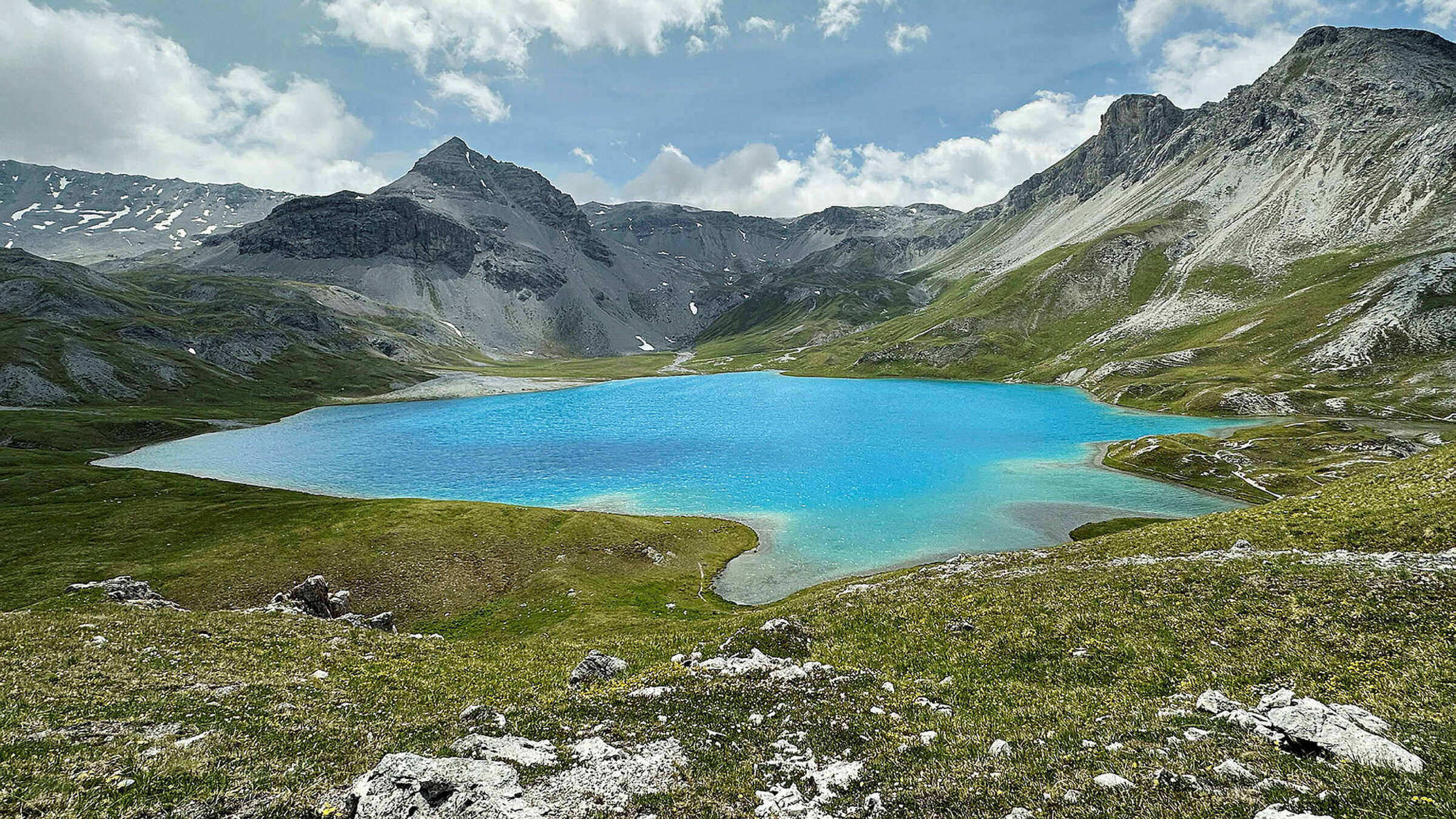 "Rendez-vous im Park: Naturpark Biosfera Val Müstair": Der Lai da Rims im regionalen Naturpark Biosfera Val Müstair gilt als einer der schönsten Bergseen der Schweiz.