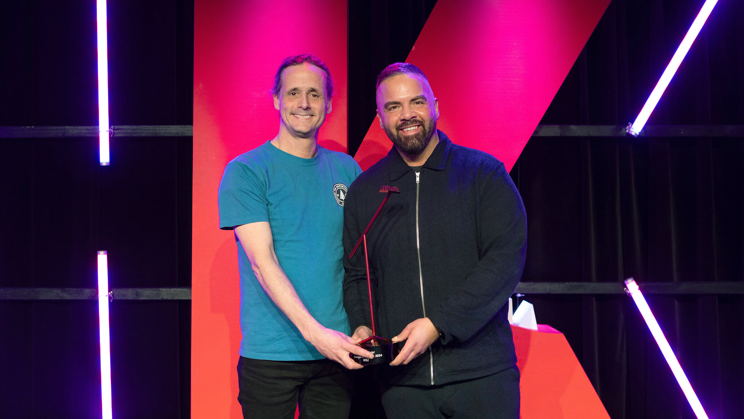 "Stuttgarter Besen 2024 - Publikumspreis und Hölzerner Besen": Den „Hölzernen Besen“ teilen sich Abdel Boudii (re.) und Philipp Weber.