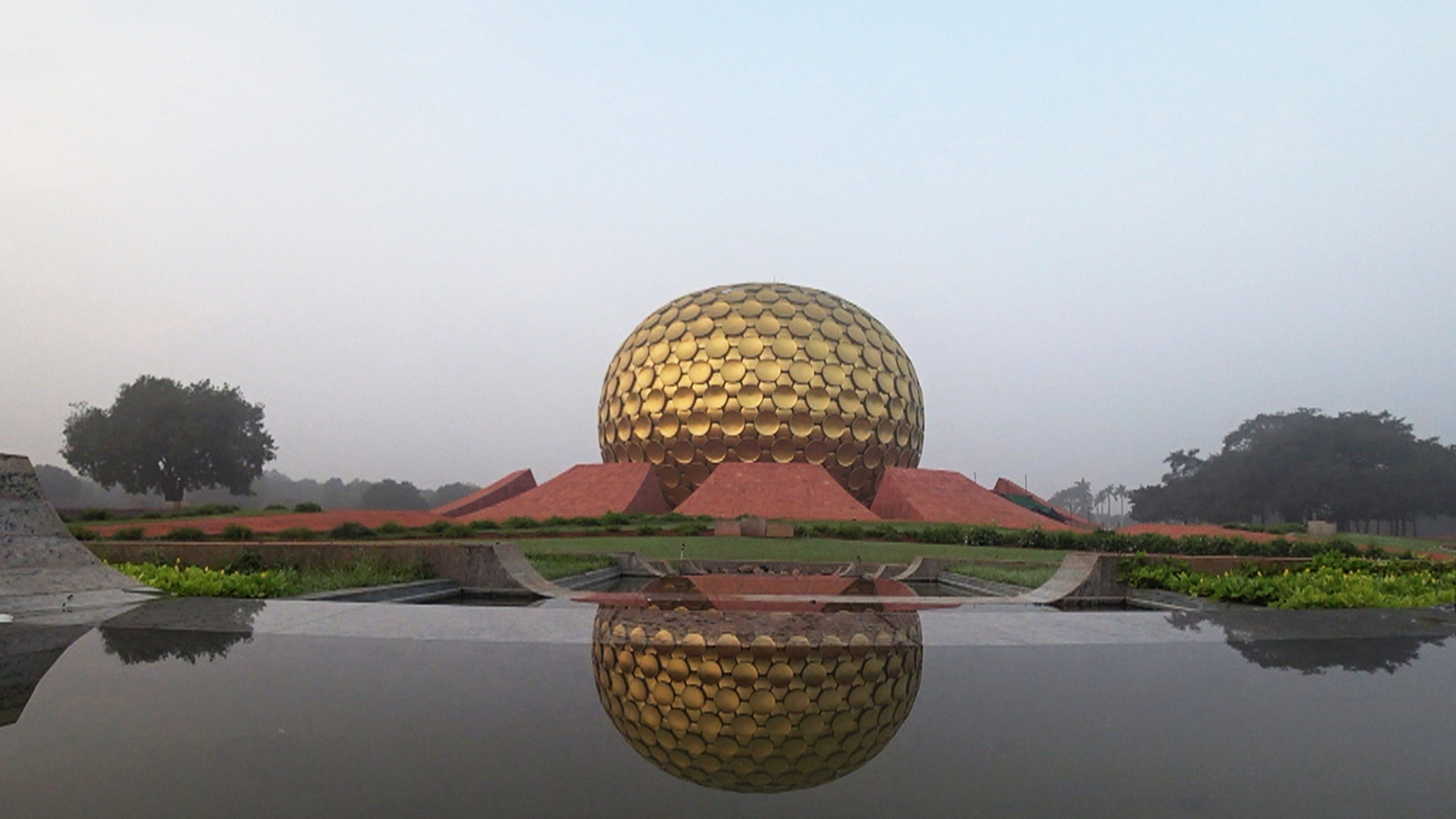 "Leben für die Utopie – 50 Jahre Auroville" - Matrimandir, Meditationszentrum und Wahrzeichen von Auroville