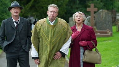Father Brown - Zehnteilige Britische Krimiserie - Das Blaue Kreuz