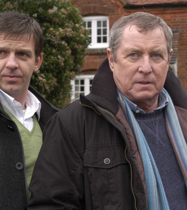 "Inspector Barnaby - Geliebt, gejagt, getötet": DS Ben Jones (Jason Hughes) und DCI Tom Barnaby (John Nettles) in Nahaufnahme.