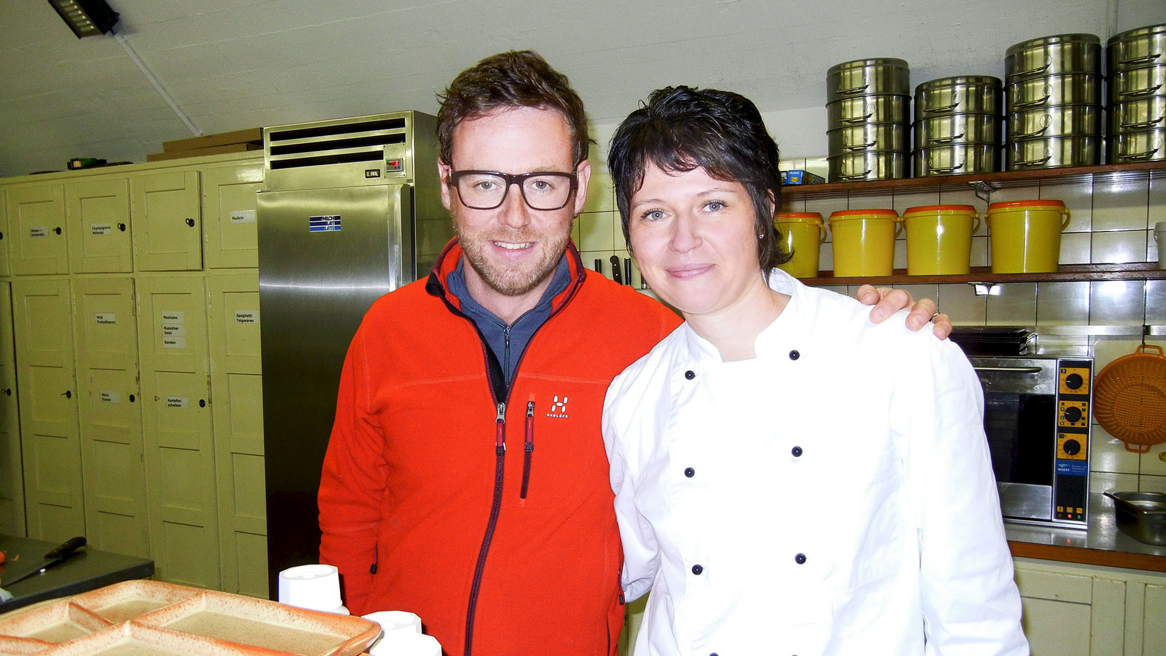 "Wunderland: Das Pizolgebirge" - Moderator Nik Hartmann mit Festungsbesitzerin Carmen Haag