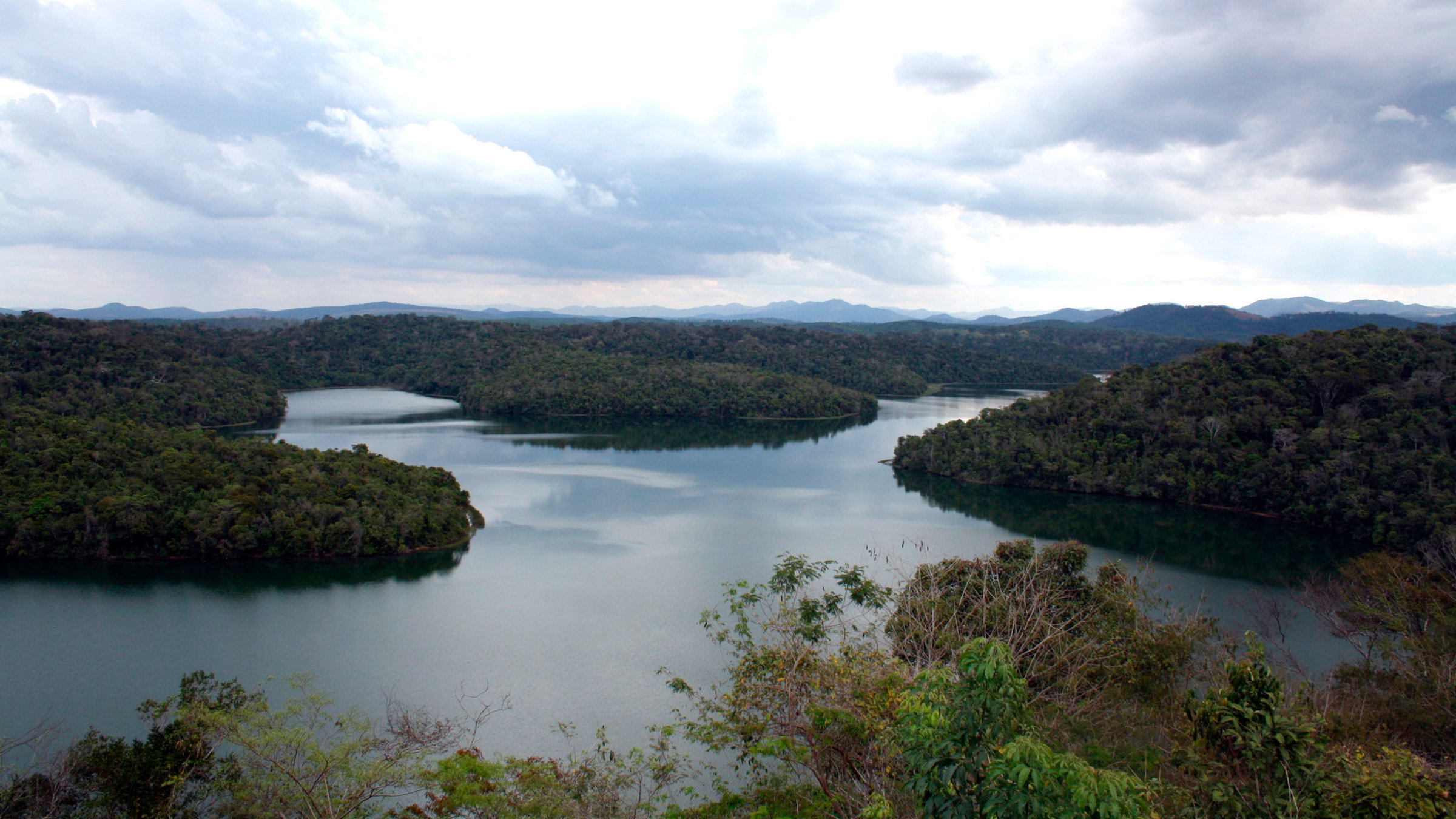 "Der Edelstein-Express" - Lagune San Helvecio im Rio Doce National-Park.