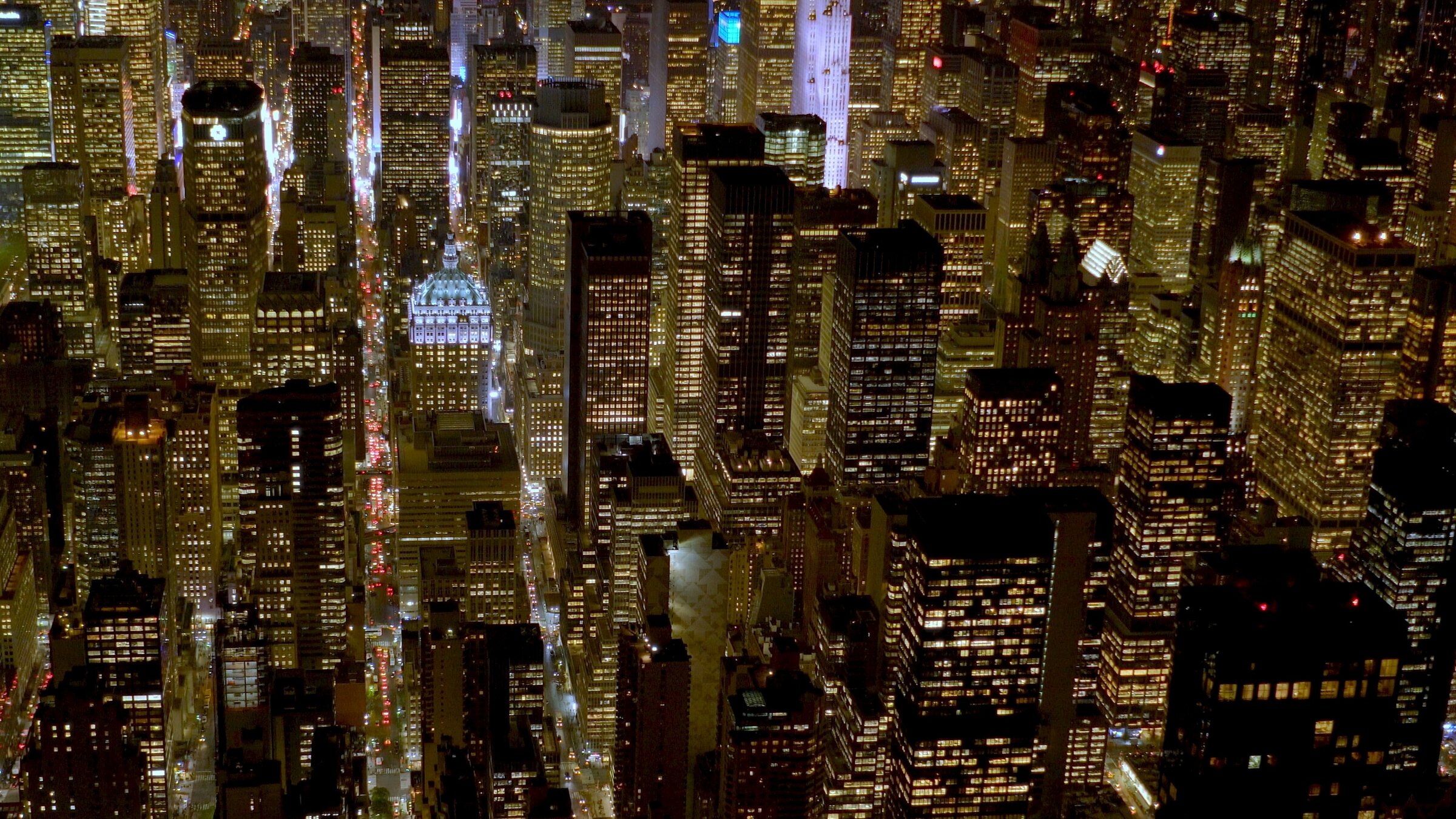 "New York von oben": Wolkenkratzer von Manhattan bei Nacht