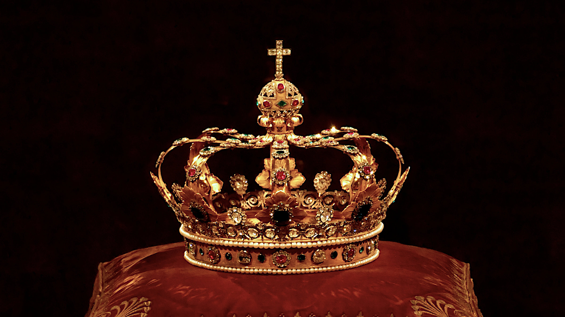 "Die Wittelsbacher und ihre Juwelen": Königskrone und Königinkrone, die König Max I. Joseph 1806 in Paris in Auftrag gab.