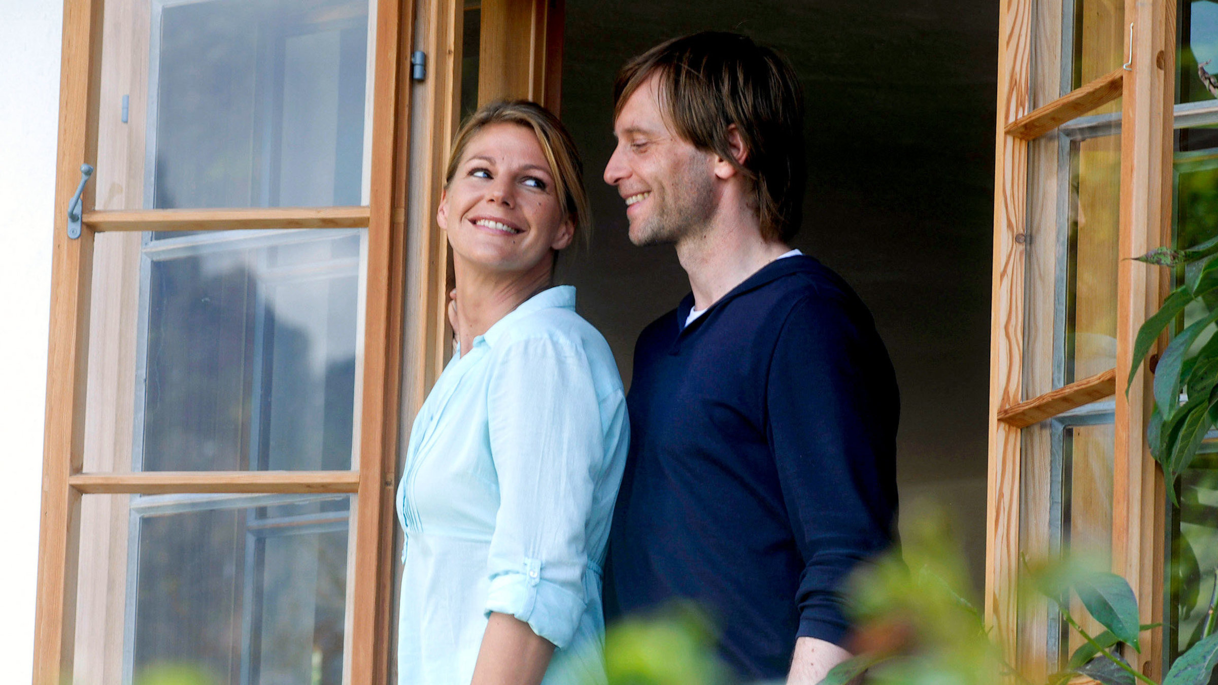 "Lilly Schönauer - Wo die Liebe hinfällt": Jan (Julian Weigend) und Valerie (Sophie Schütt) kommen sich auch privat näher.