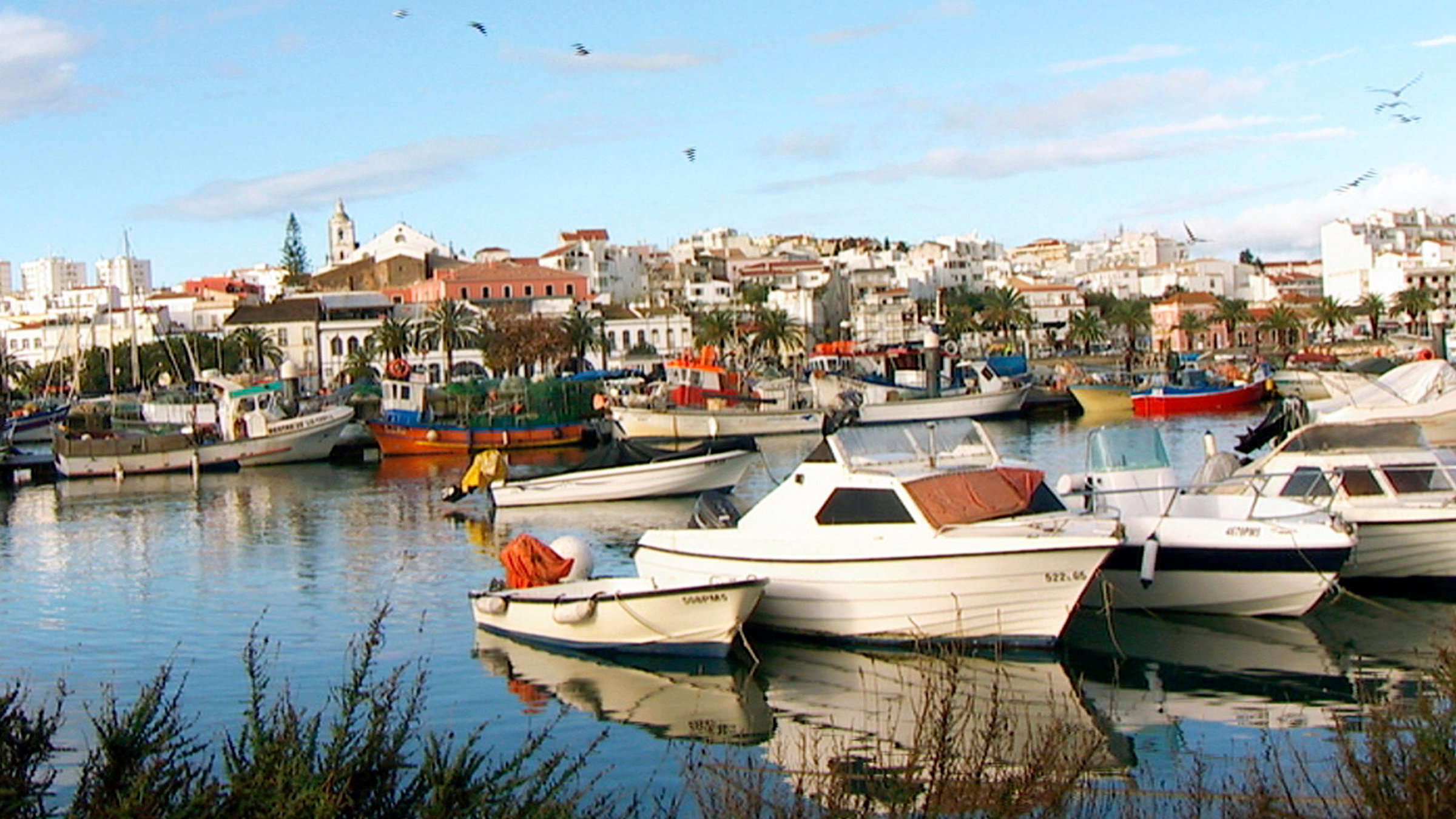 "Schönes Portugal": Blick auf die Hafenstadt Lagos an der portugiesischen Algarveküste.