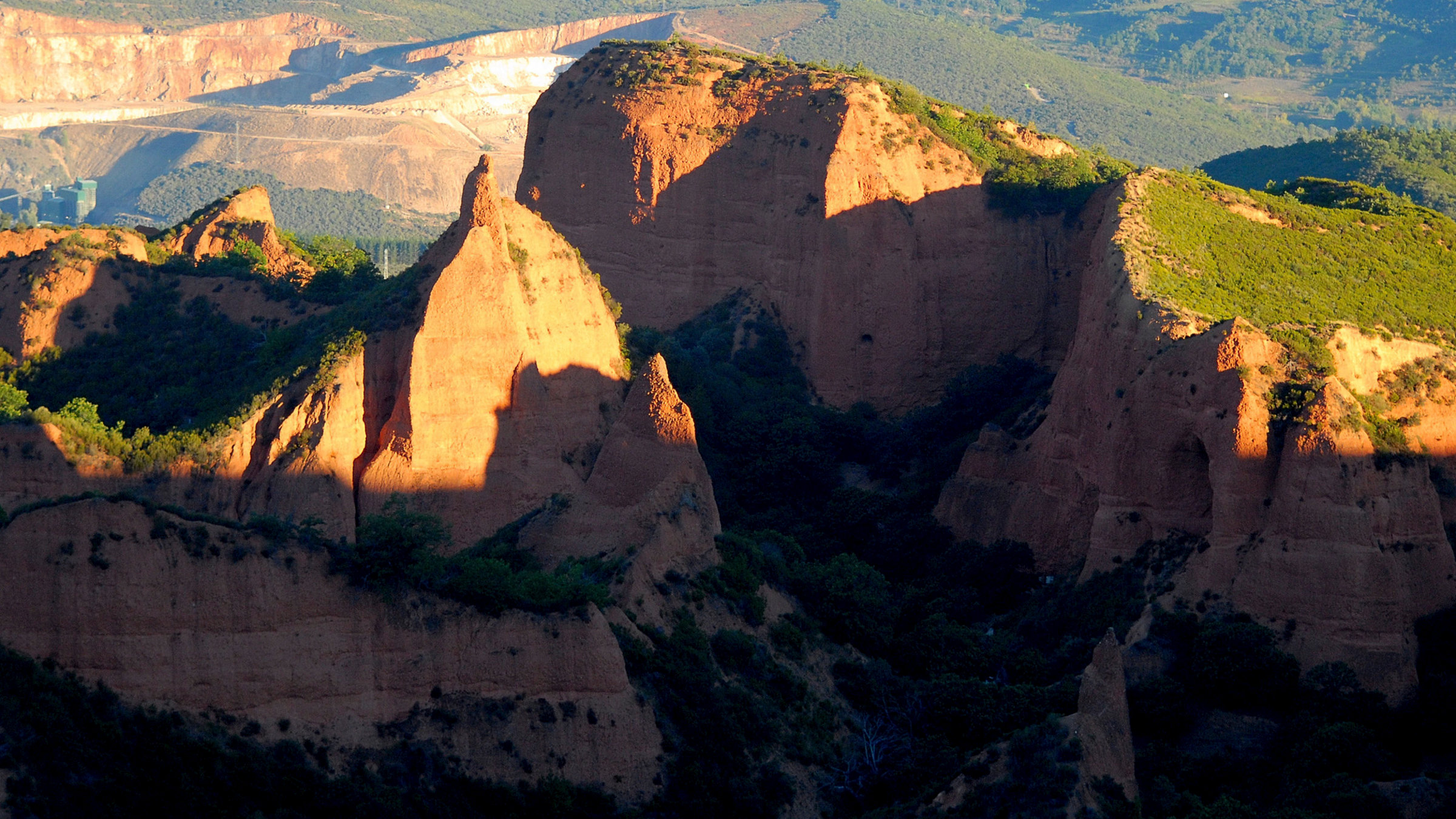 "Schätze der Welt - Erbe der Menschheit - Las Médulas, Spanien": Blick von oben auf Las Medulas, Spanien, die ehemalige Goldmine der Römer