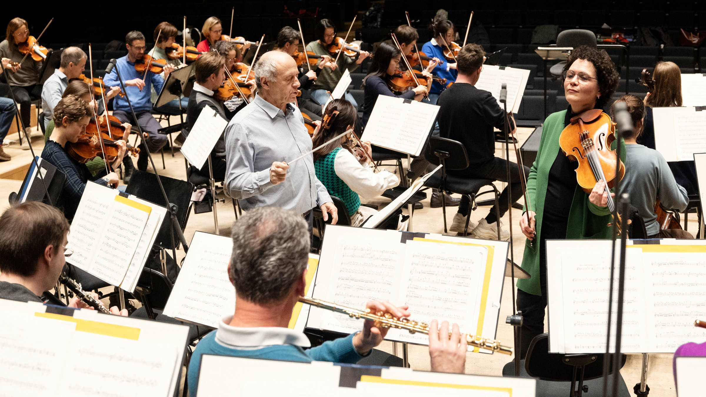 "Das BR Symphonieorchester spielt Béla Bartók und ...": Konzert des Symphonieorchesters des Bayerischen Rundfunks unter der Leitung von Iván Fischer und Solistin Tabea Zimmermann (Viola) bei der Probe am 13.12.2022.