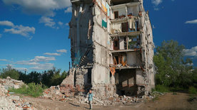 Ein Haus zerstört im Krieg – Von Überlebenden<br/>eines Bombenangriffs