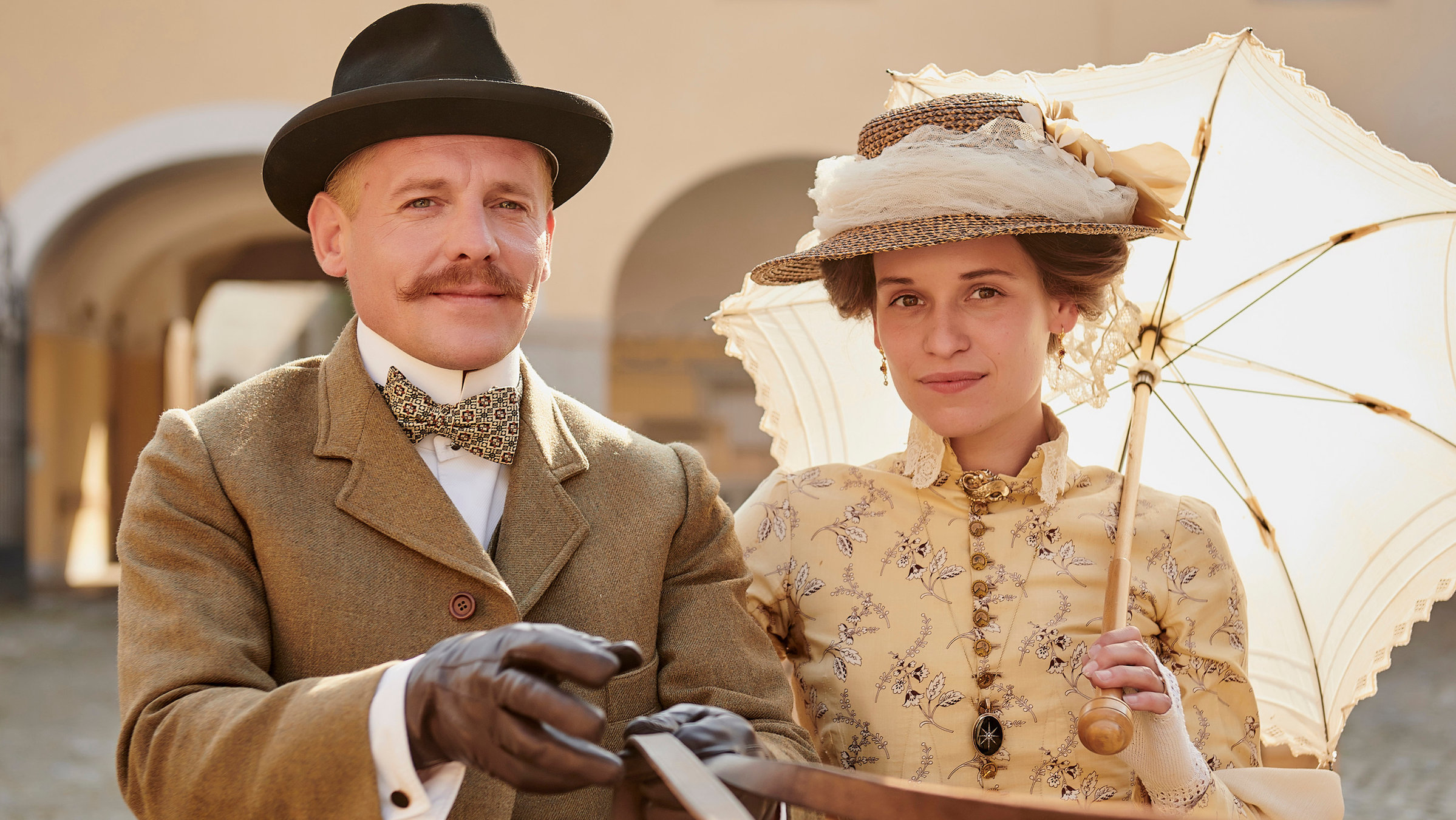 "Ottilie von Faber-Castell - Eine mutige Frau": Ottilie (Kristin Suckow) lässt sich auf die Ehe mit Alexander (Johannes Zirner) ein.