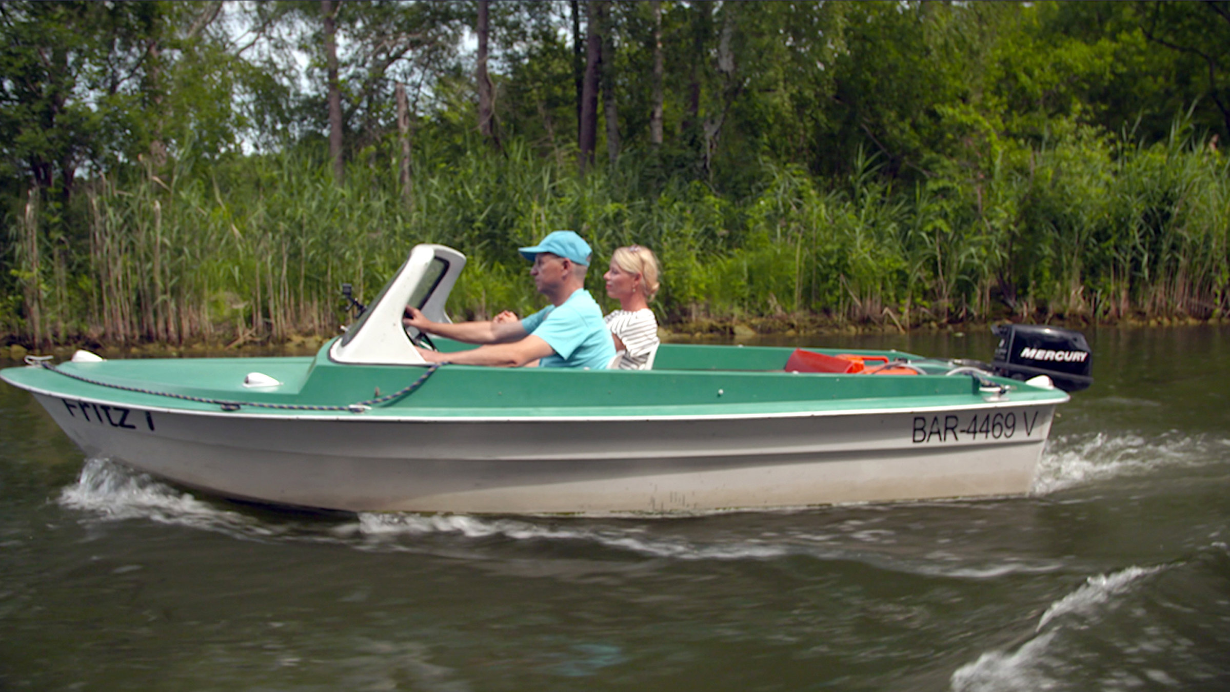 "Flussauf, flussab - Von Flecken Zechlin nach Altfriesack": Ulricke Finck mit Jens Winkelmann auf dem Ibis 1 Bauerjahr 1973