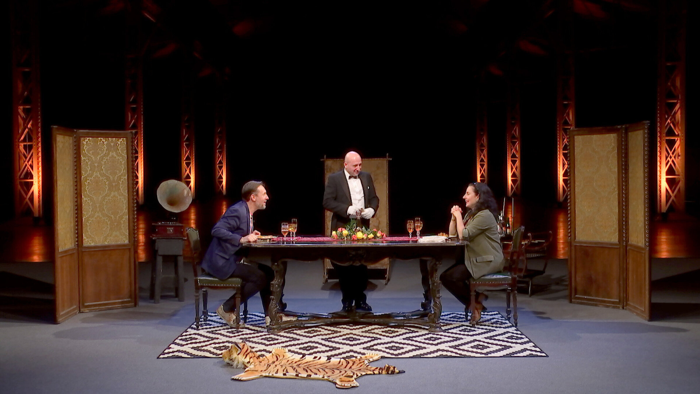 "Dinner für Zwei (3/5) - Martin Oberhauser & Nadja Maleh": Martin Oberhauser, Christoph Fälbl, Nadja Maleh.