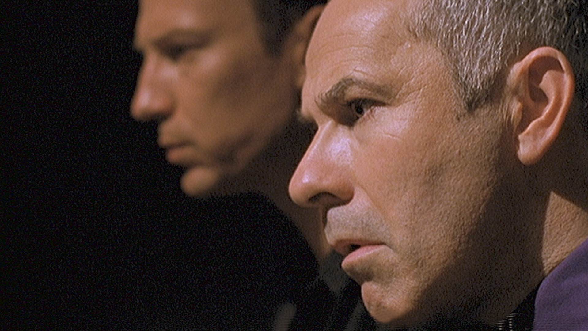 "Inspector Barnaby - Requiem für einen Mörder": Großaufnahme Tim Young (Richard Huw) und sein Lebensgefährte Avery Phillips (Nick Woodeson) .