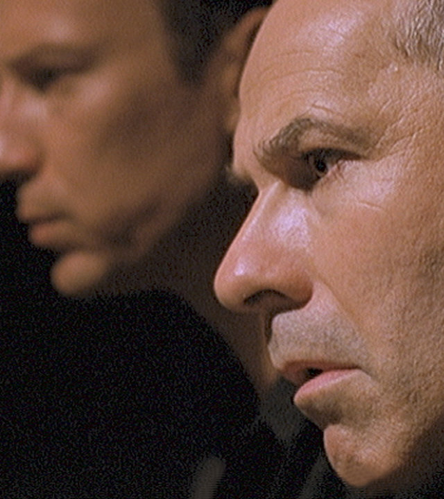 "Inspector Barnaby - Requiem für einen Mörder": Großaufnahme Tim Young (Richard Huw) und sein Lebensgefährte Avery Phillips (Nick Woodeson) .