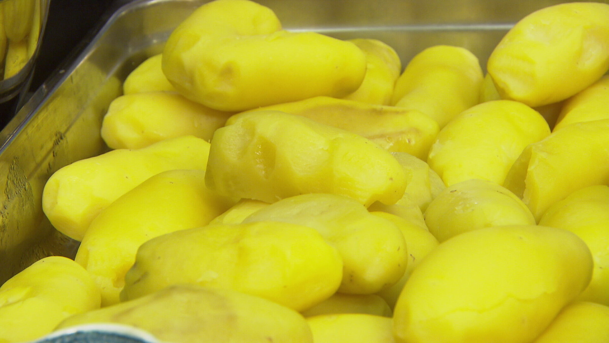 "Der Erdapfel": Erdapfel - geschält.