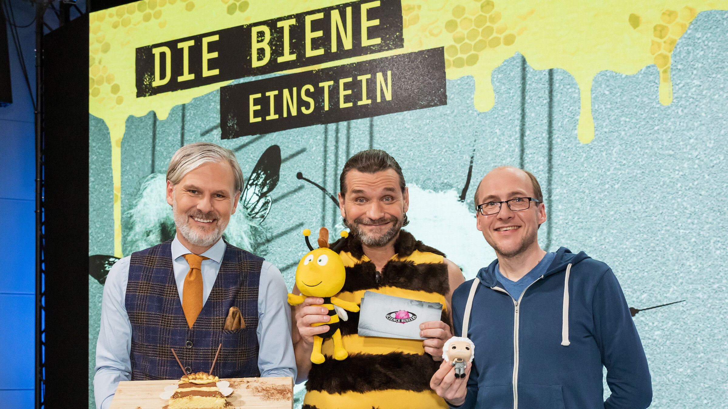 "Science Busters - Wer nichts weiß, muss alles glauben - Die Biene Einstein": Univ.-Prof. Dr. Helmut Jungwirth (Mikrobiologe und Leiter des Geschmackslabors, Uni Graz), Martin Puntigam, Dr. Florian Freistetter (Astronom).