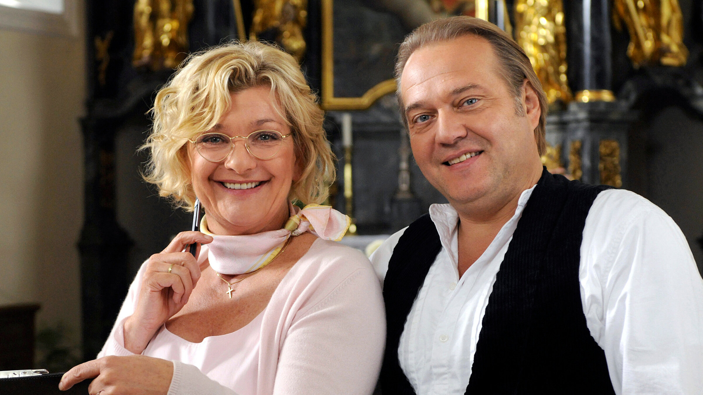 "Nach der Hochzeit bin ich weg!": Anne (Saskia Vester) hat ihrem untreuen Mann Gerd (Jan-Gregor Kremp) erklärt, dass sie nach der Hochzeit weg ist.