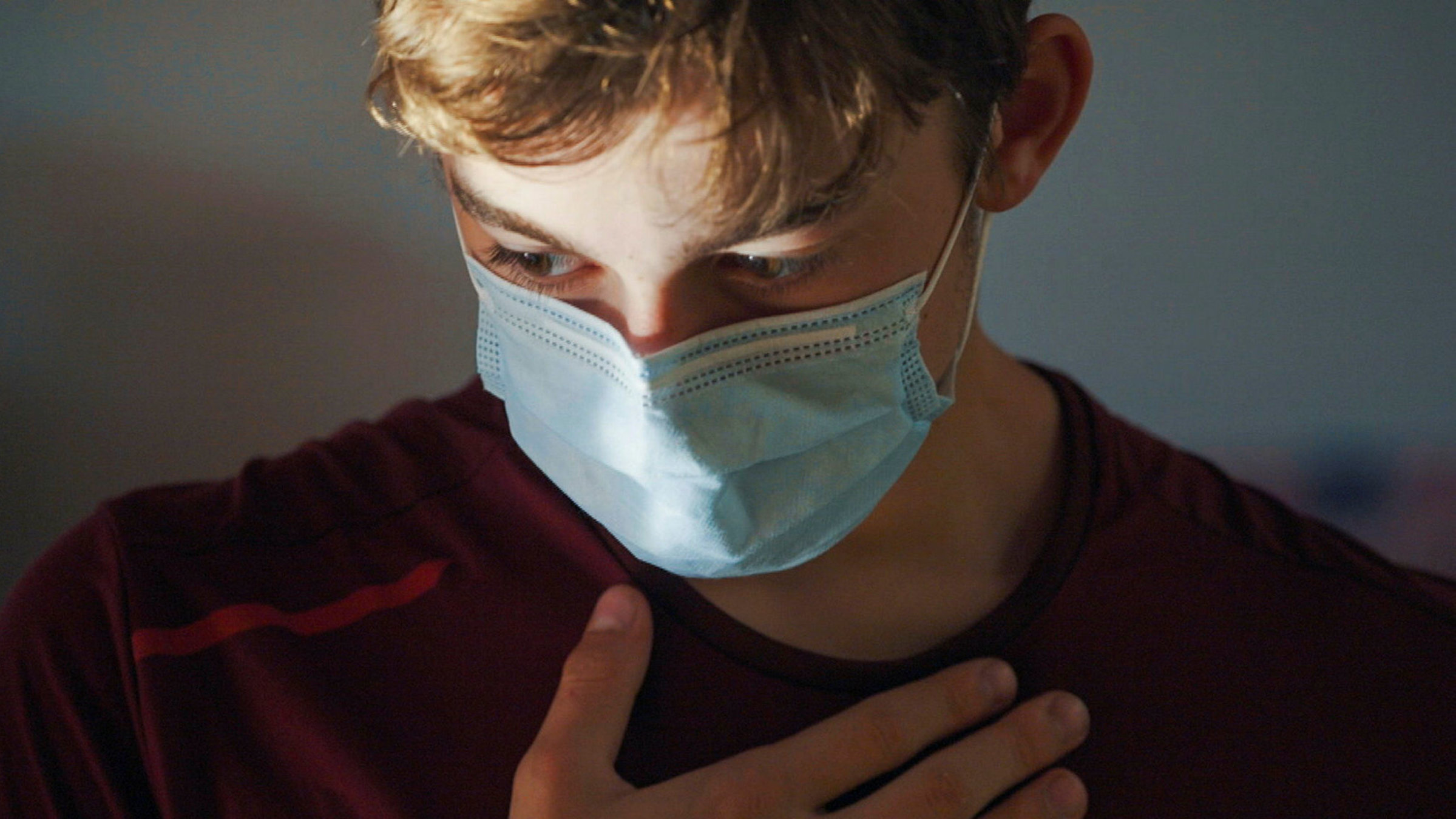 "Mehr als Atem": Eine Person mit Maske