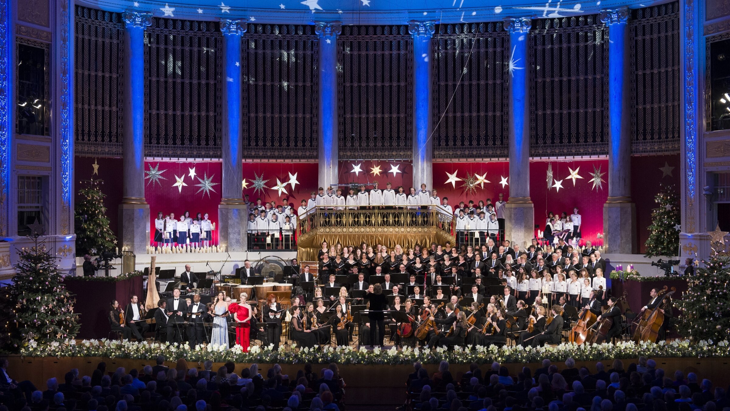 "Christmas in Vienna": ORF Radio-Symphonieorchester Wien, Wiener Sängerknaben, Wiener Chormädchen, Wiener Singakademie mit den Solisten Bariton Nikita Ivasechko, Tenor Lawrence Brownlee, Mezzosopran Anita Monserrat, Mezzosopran Joyce DiDonato, Sopranistin Patricia Petibon.