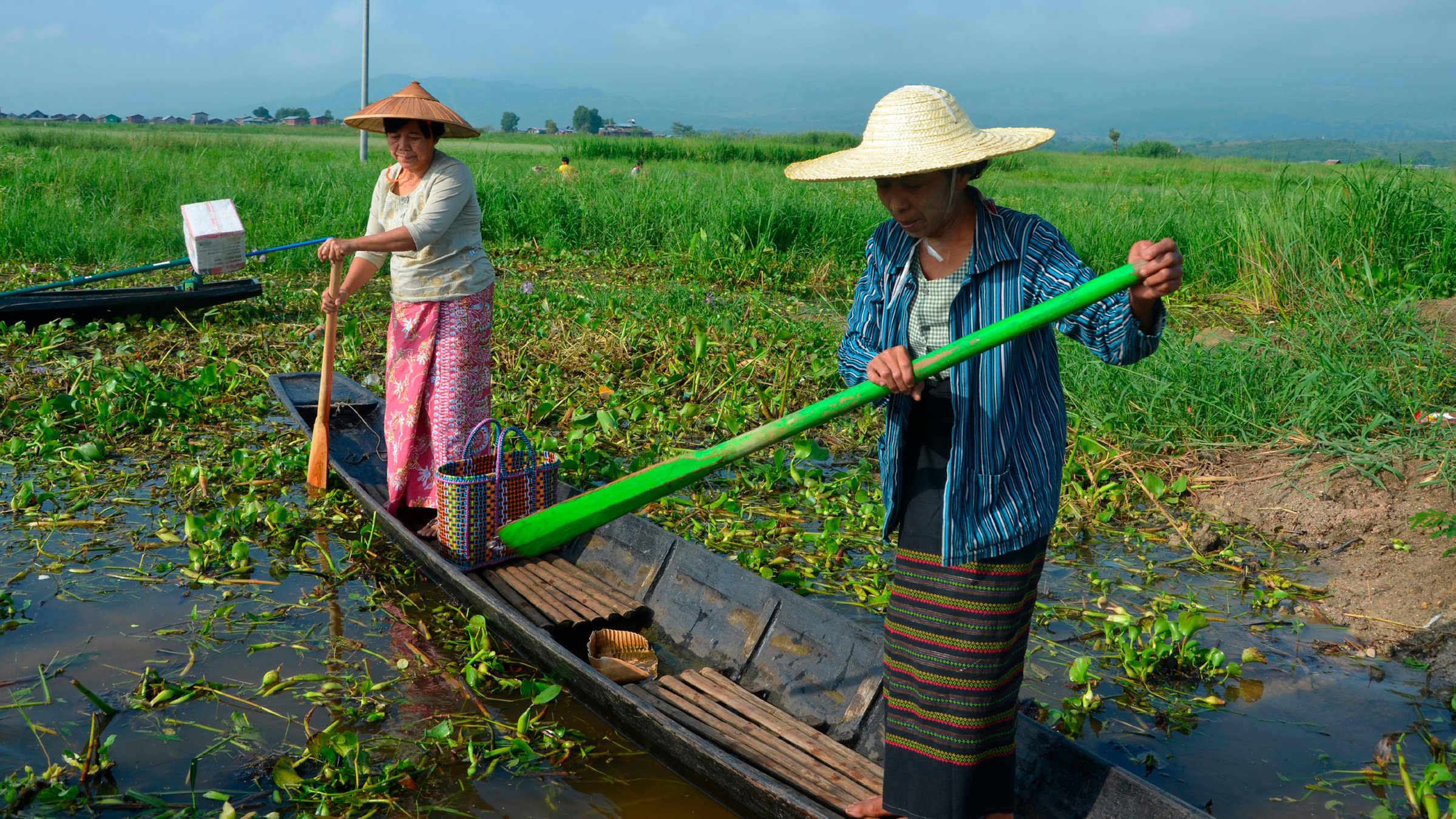 "Die Lotosweberinnen vom Inlesee": Die flachen Langboote sind das einzige Fortbewegungsmittel auf dem Inslesee.