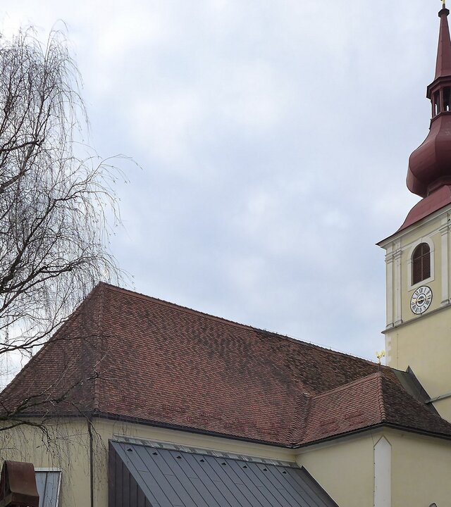 "Katholischer Gottesdienst - Hoffnung schenken durch gelebte Liebe": Außenansicht der Pfarrkirche St Peter in Graz.