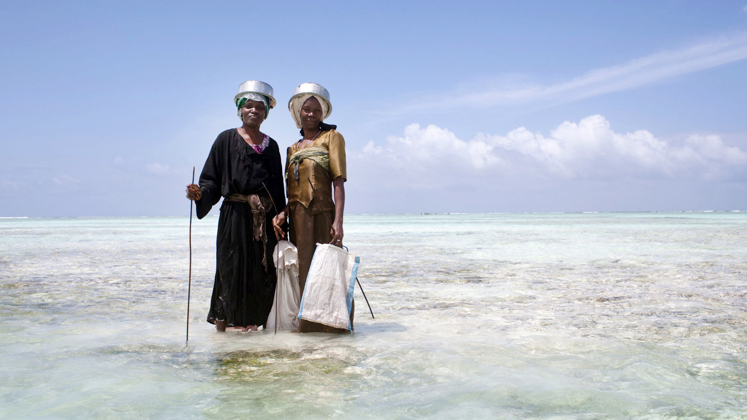 "Über den Inseln Afrikas, Sansibar" - Fischerfrauen.