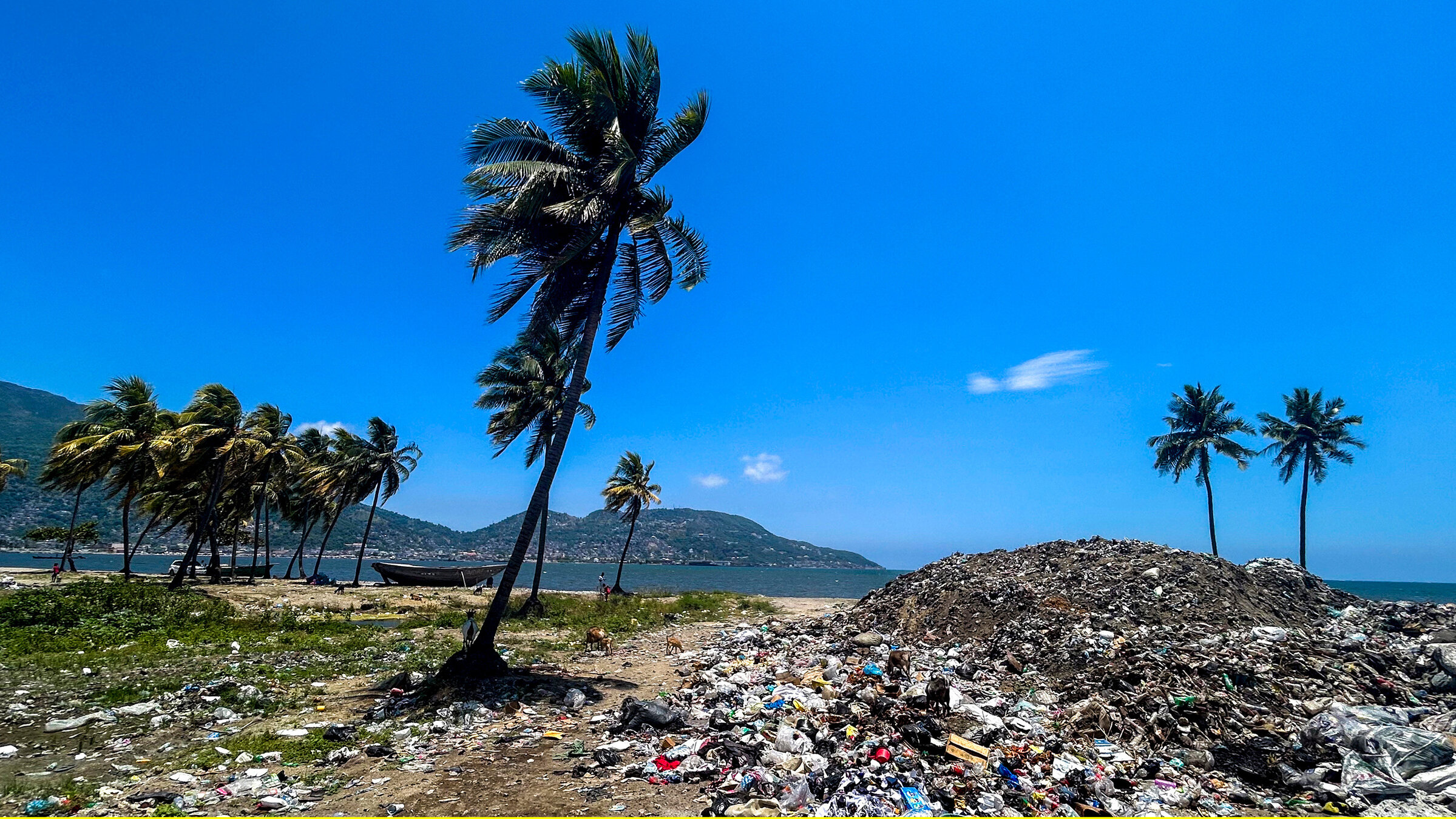 "Karibikurlaub neben Haitis Hölle": Müllberge am Strand von Cap Haitien / Haiti.