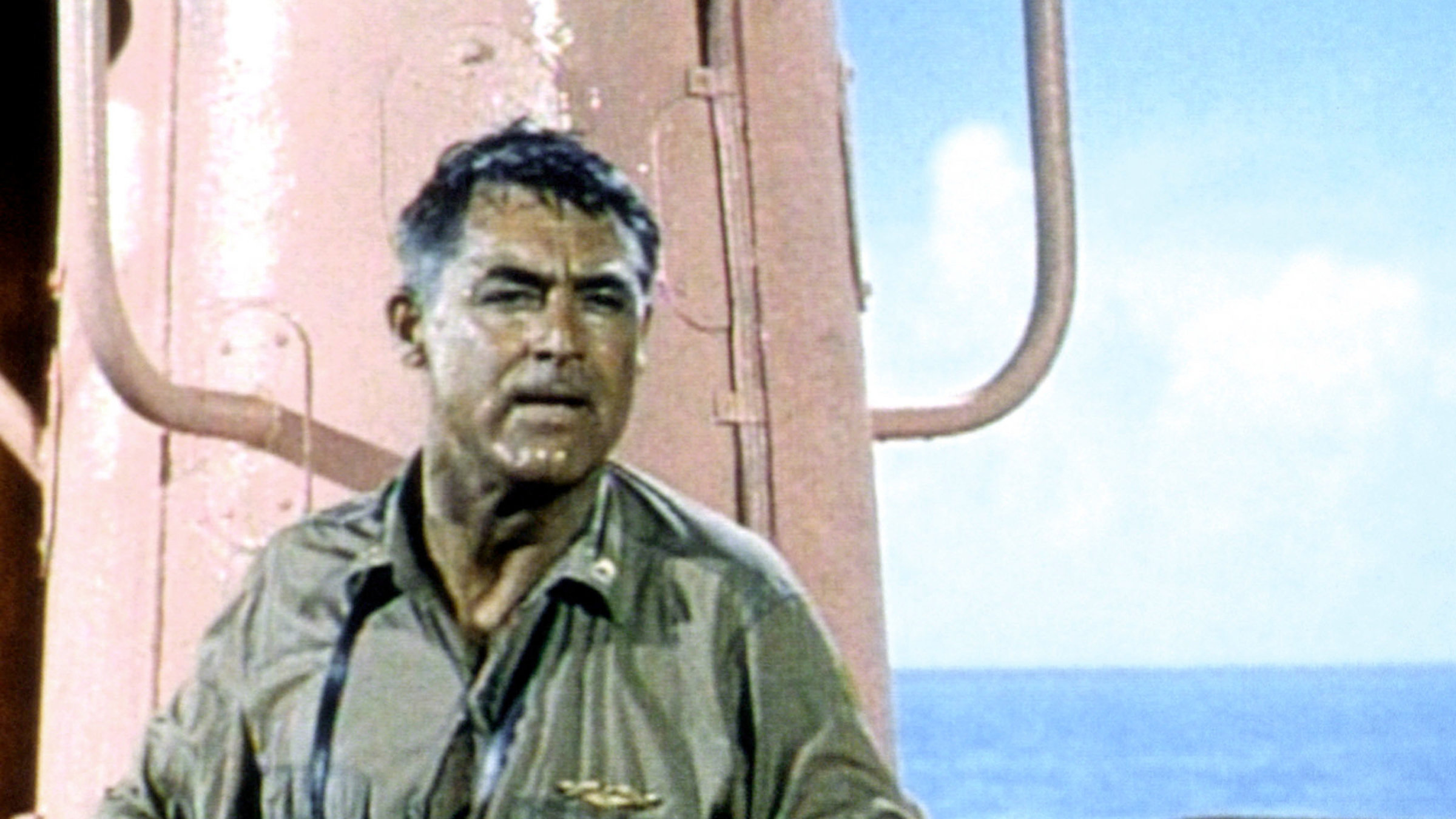 "Unternehmen Petticoat": Kapitän Sherman (Cary Grant) ist mehr als überrascht, als er sein U-Boot im schönsten Rosa leuchten sieht.