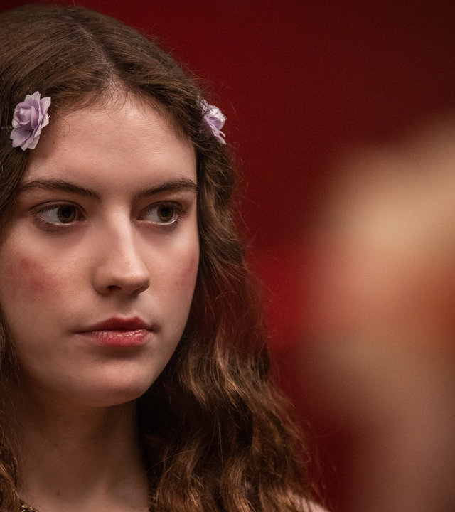 "Harry Wild - Mörderjagd in Dublin: Niemand kommt hier lebend raus": Zoe McCann (Isabelle Connolly) in Nahaufnahme.
