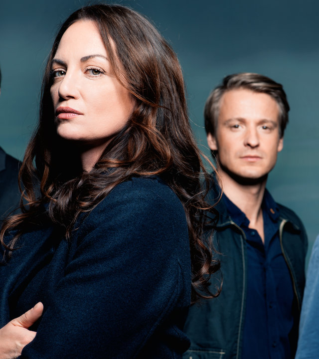 "Unter anderen Umständen - Falsche Liebe": Großaufnahme von Arne Brauner (Martin Brambach), Jana Winter (Natalia Wörner), Ole Jessen (Max von Pufendorf) und Matthias Hamm (Ralph Herforth).