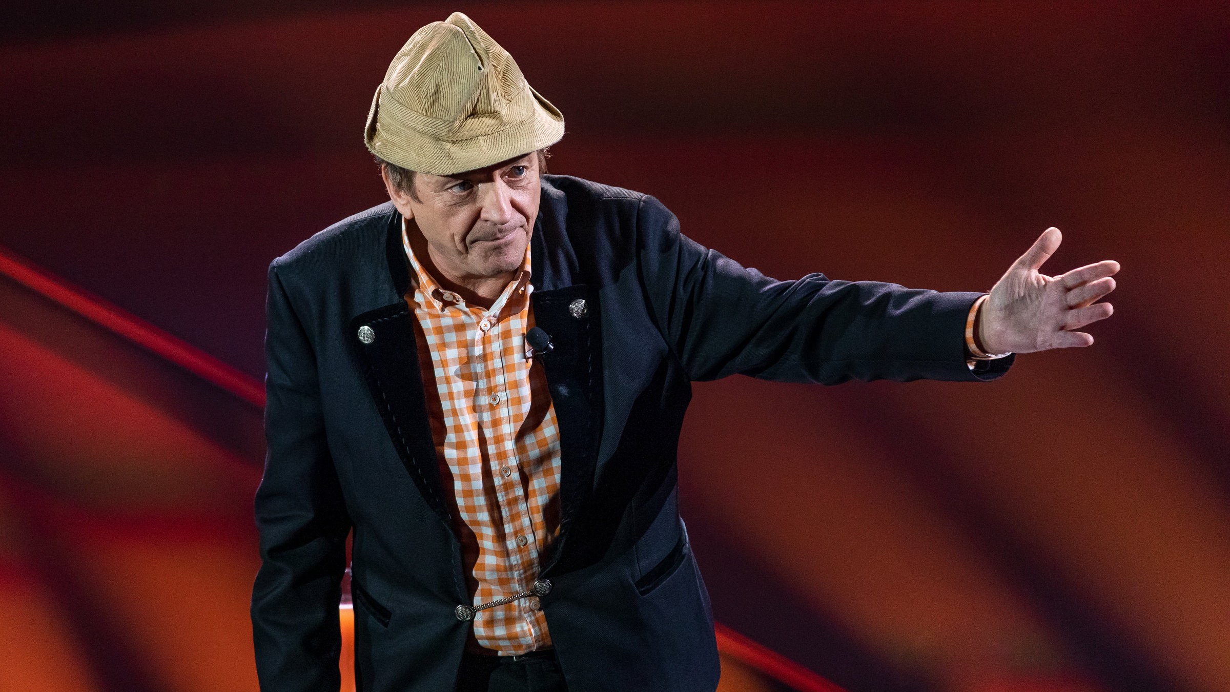 "Erwin Pelzig: Weg von hier": Frank Markus-Barwassser Alias Erwin Pelzig auf der Bühne