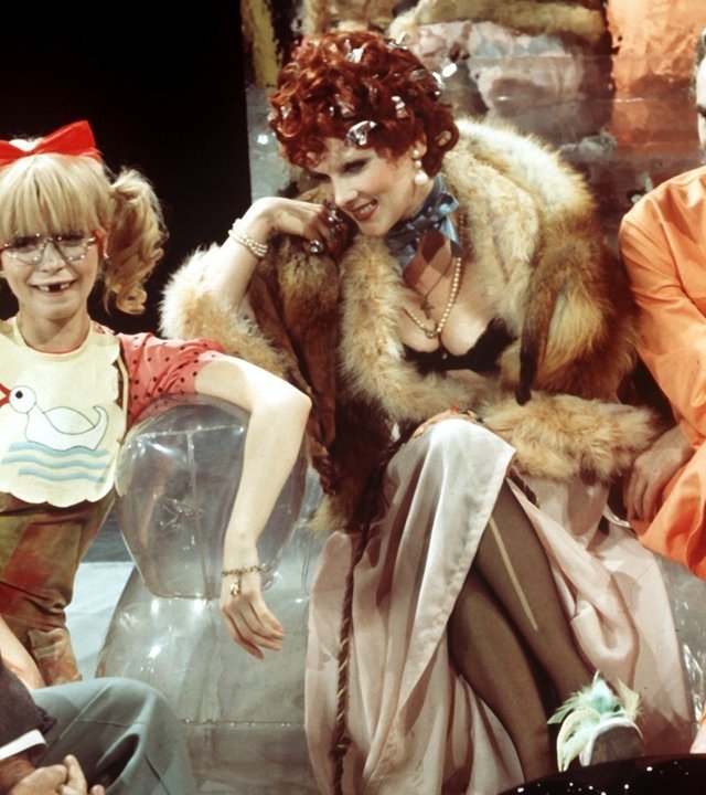 "ZDF-History: Krimis, Heimat und Klimbim. Das Beste aus der Glotze": Die "Klimbim"-Familie: Franz Muxeneder, Ingrid Steeger, Elisabeth Volkmann und Horst Jüssen spielen 1974 in der Comedy-Serie mit.